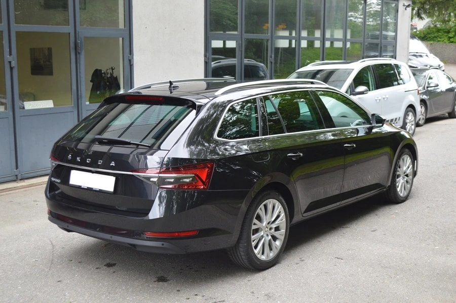 SKODA Superb Combi 2.0 TDi Ambition DSG-image-3
