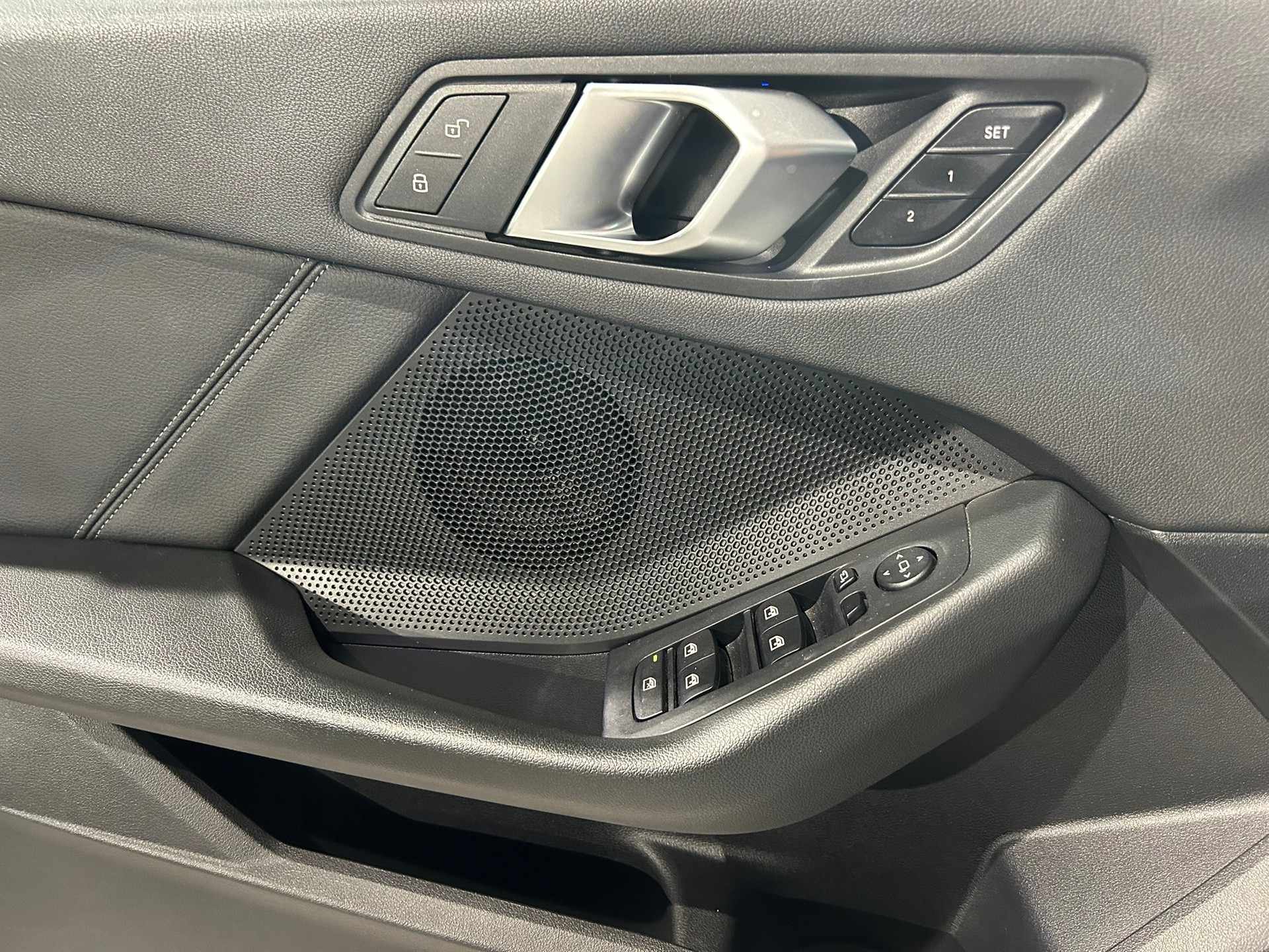 BMW 120i Steptronic-image-23