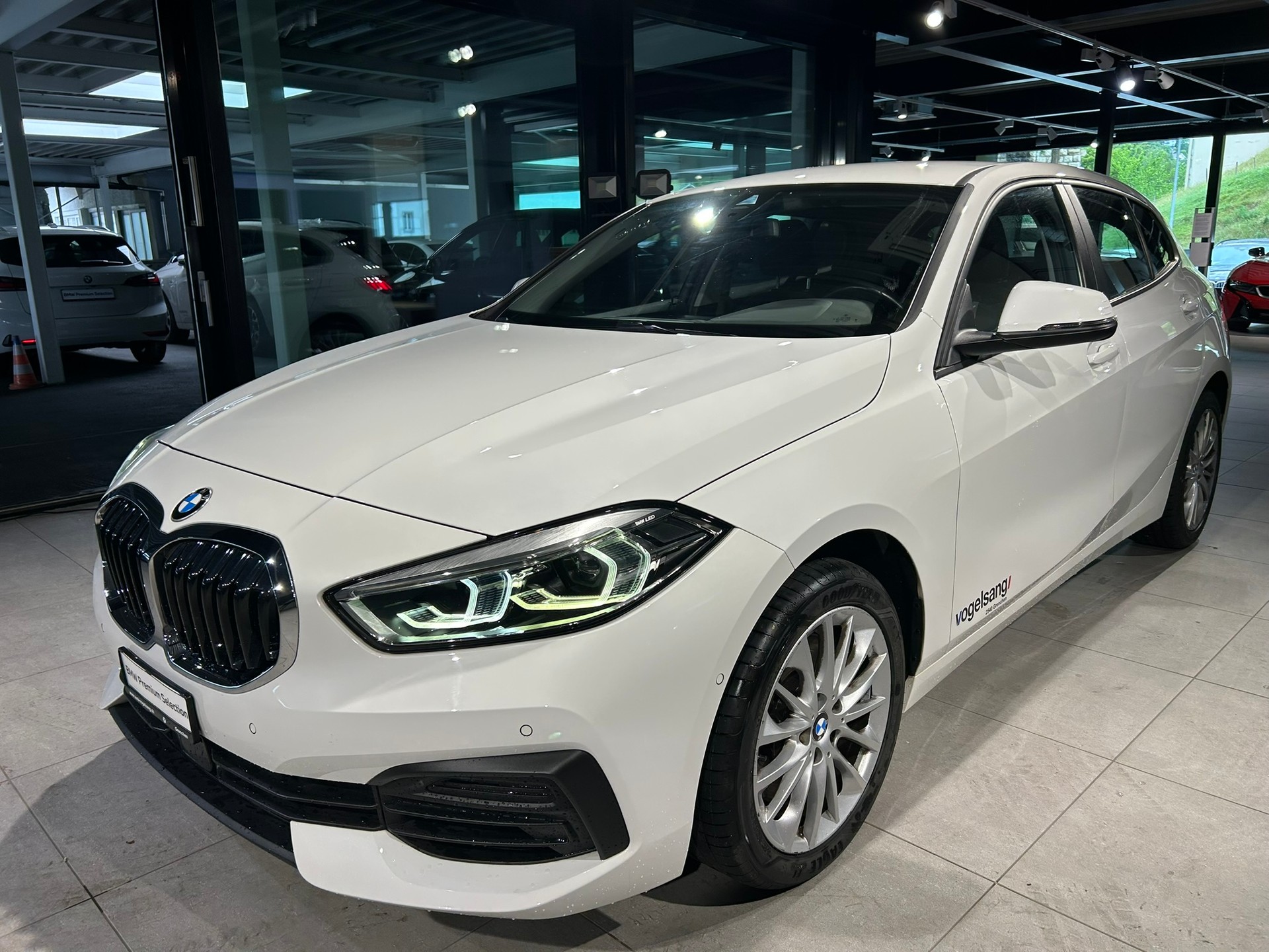 BMW 120i Steptronic-image-0