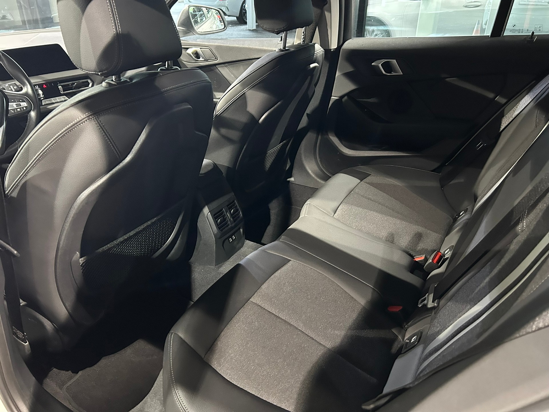 BMW 120i Steptronic-image-18