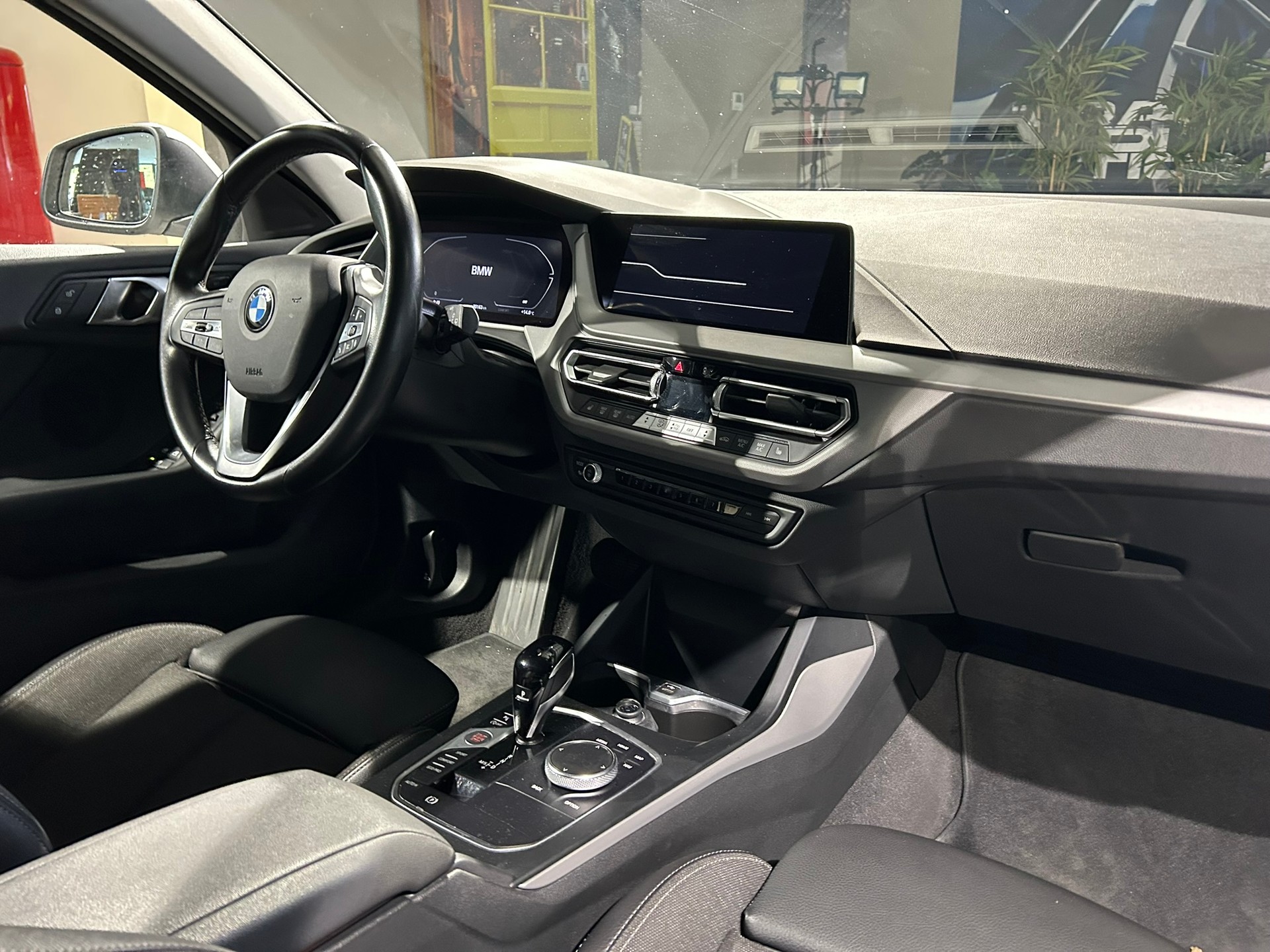 BMW 120i Steptronic-image-30