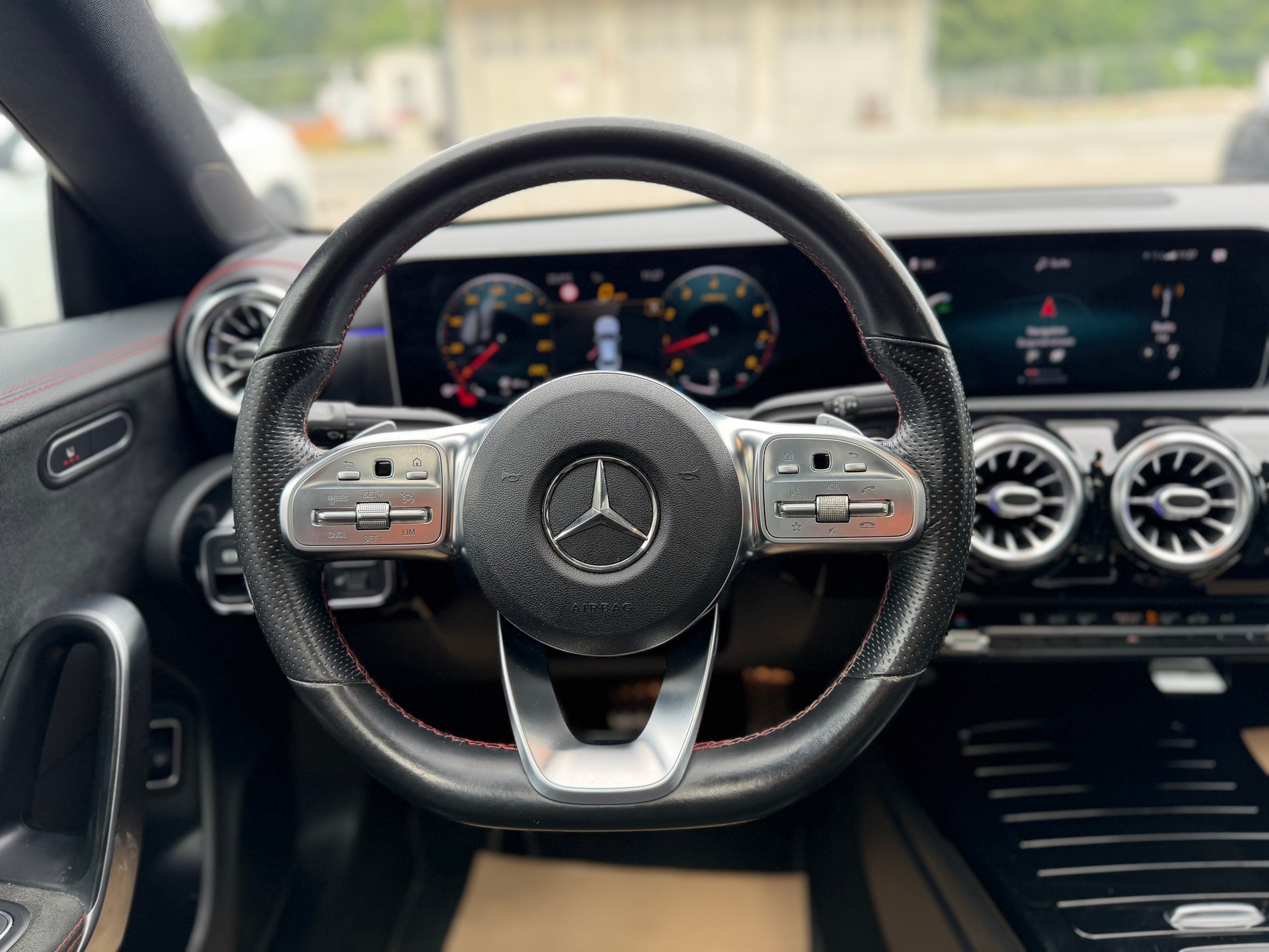 MERCEDES-BENZ CLA 250 AMG Line 7G-DCT-image-16
