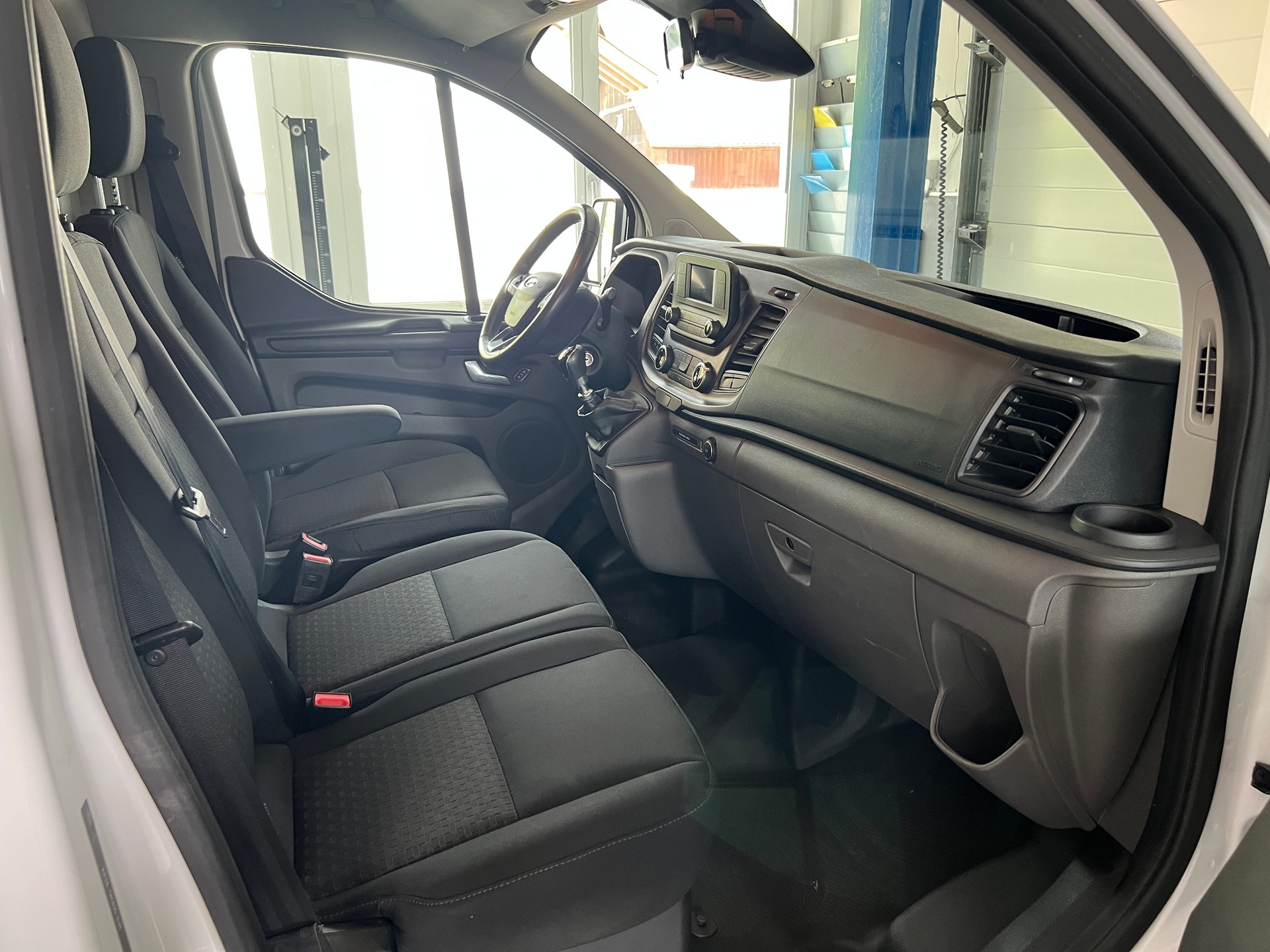 FORD Transit Custom Van 320 L1H1 Ambiente-image-6