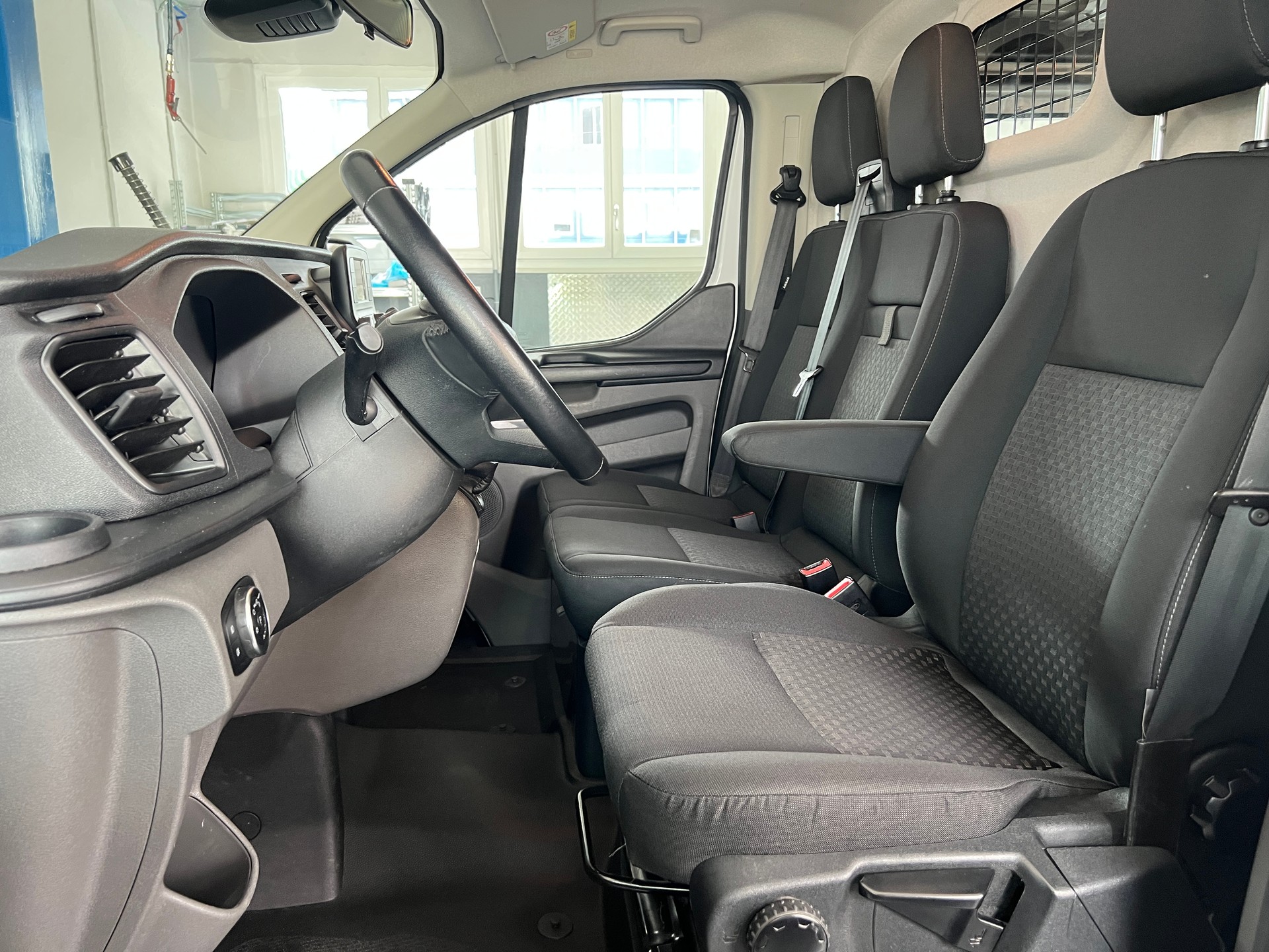 FORD Transit Custom Van 320 L1H1 Ambiente-image-5