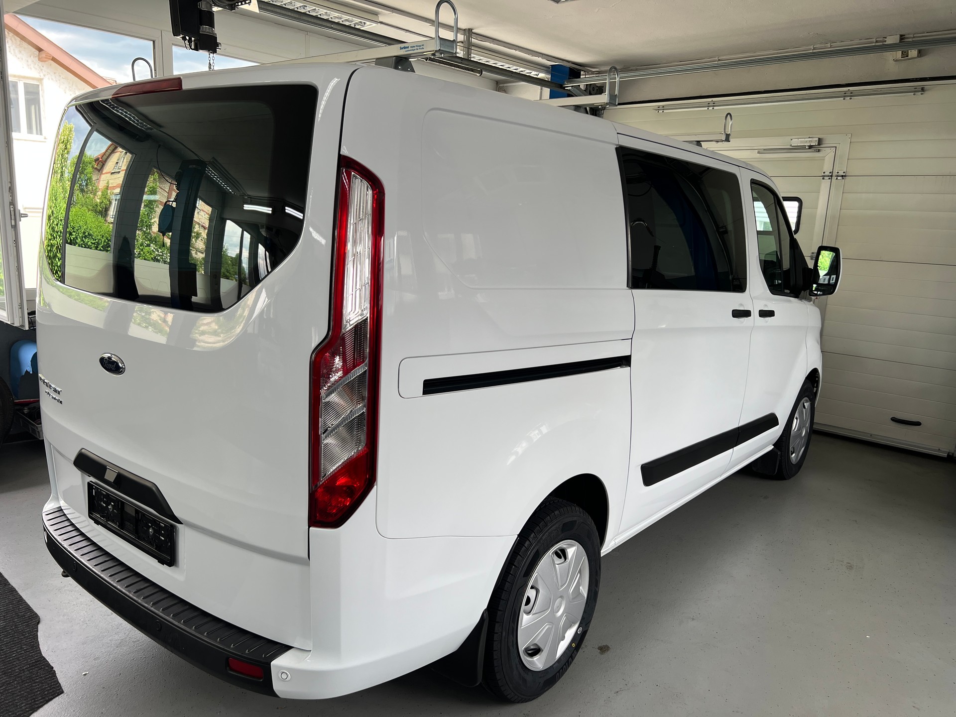FORD Transit Custom Van 320 L1H1 Ambiente-image-3