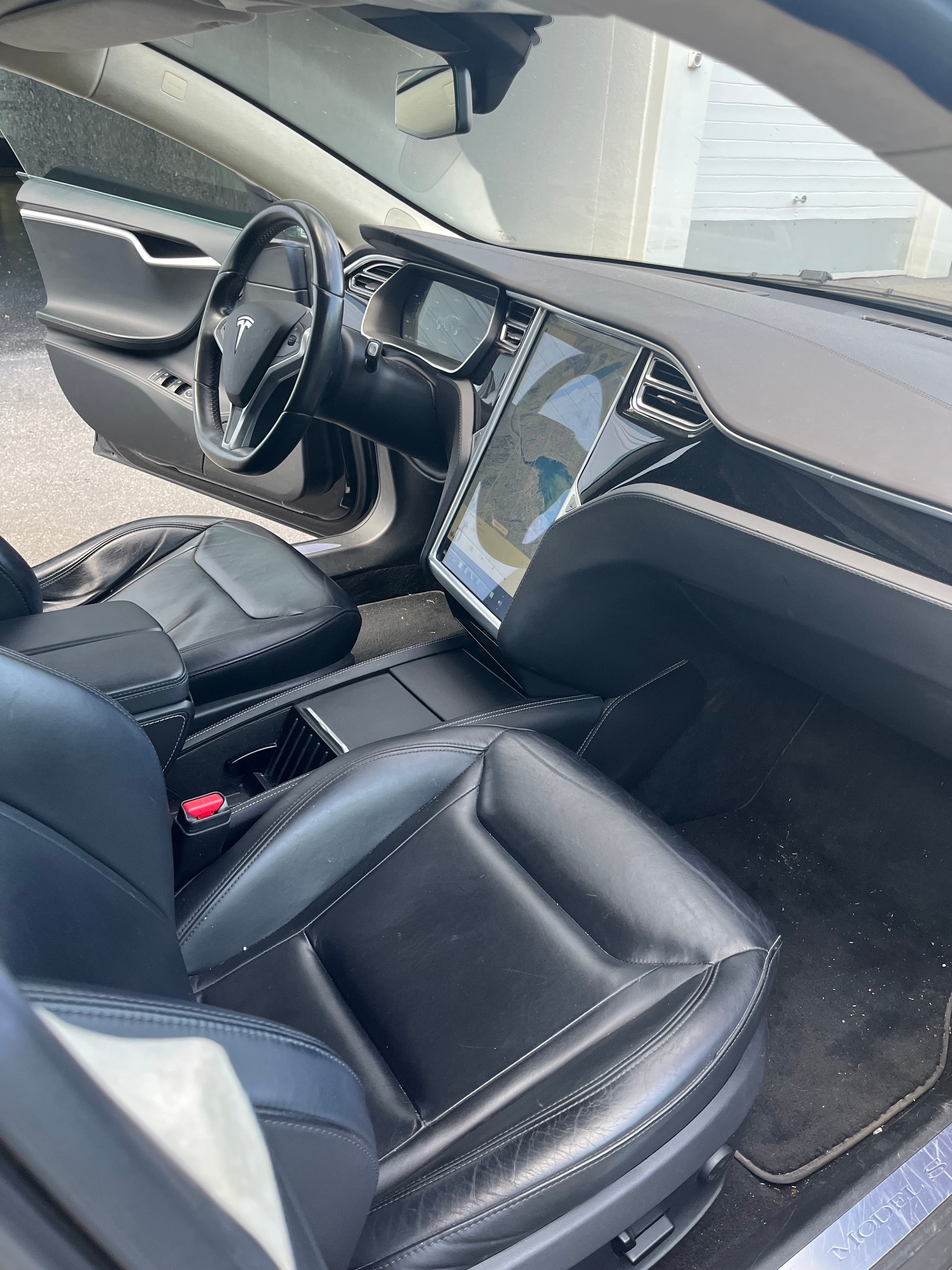 TESLA Model S 85 D-image-4