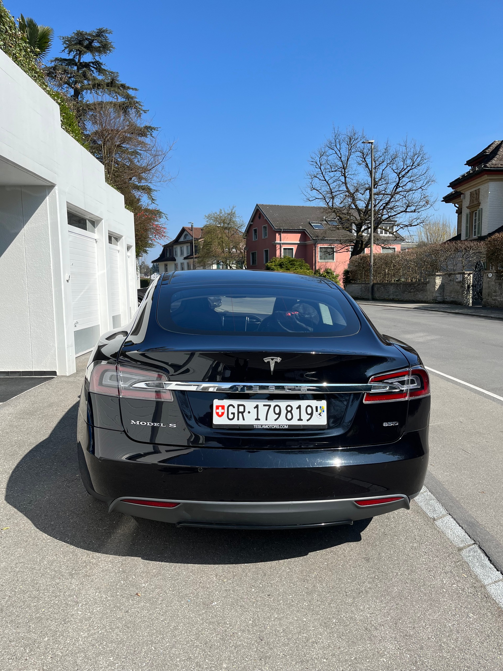 TESLA Model S 85 D-image-3