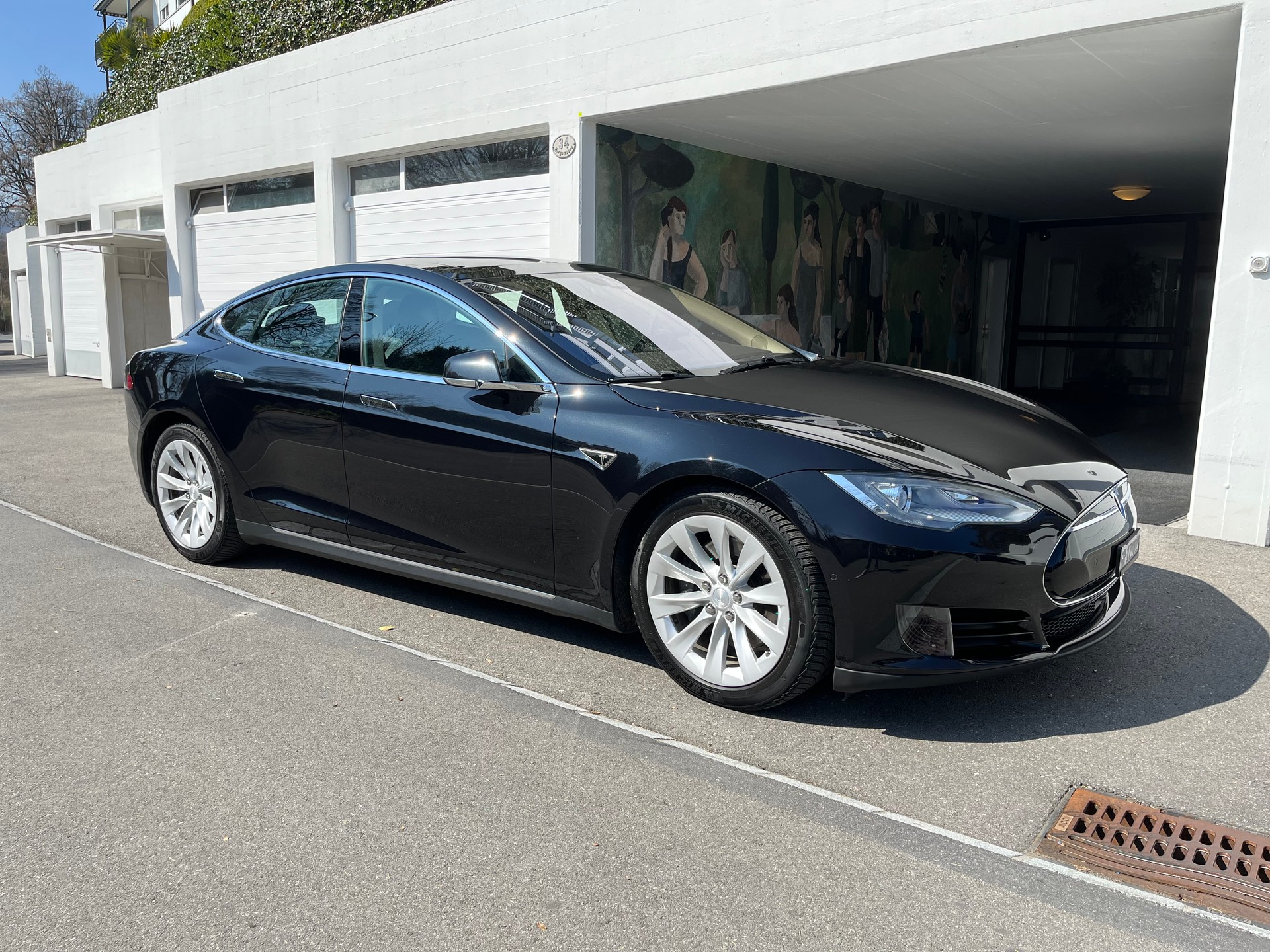 TESLA Model S 85 D-image-2