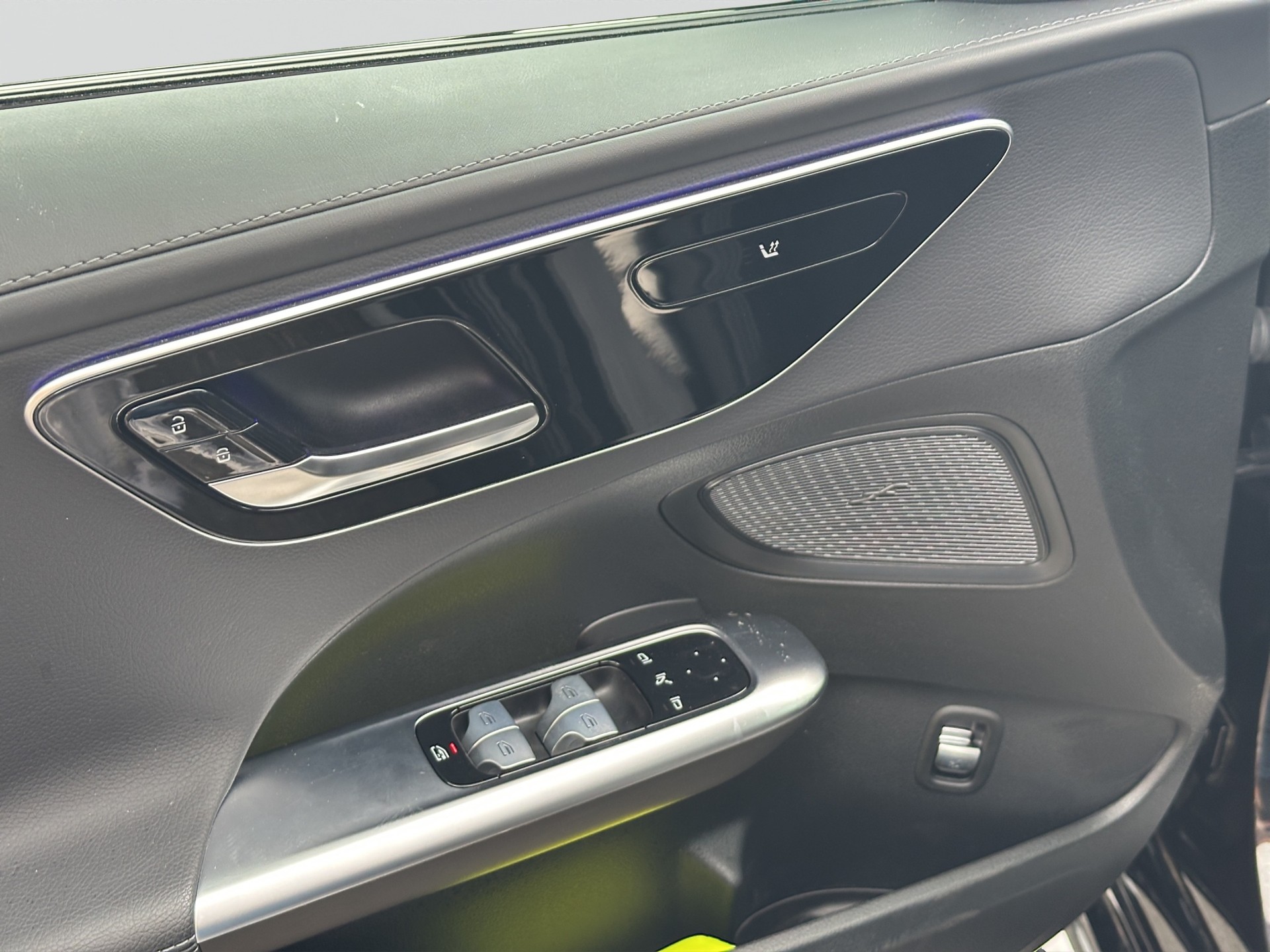 MERCEDES-BENZ C 180 AMG Line Night-image-8