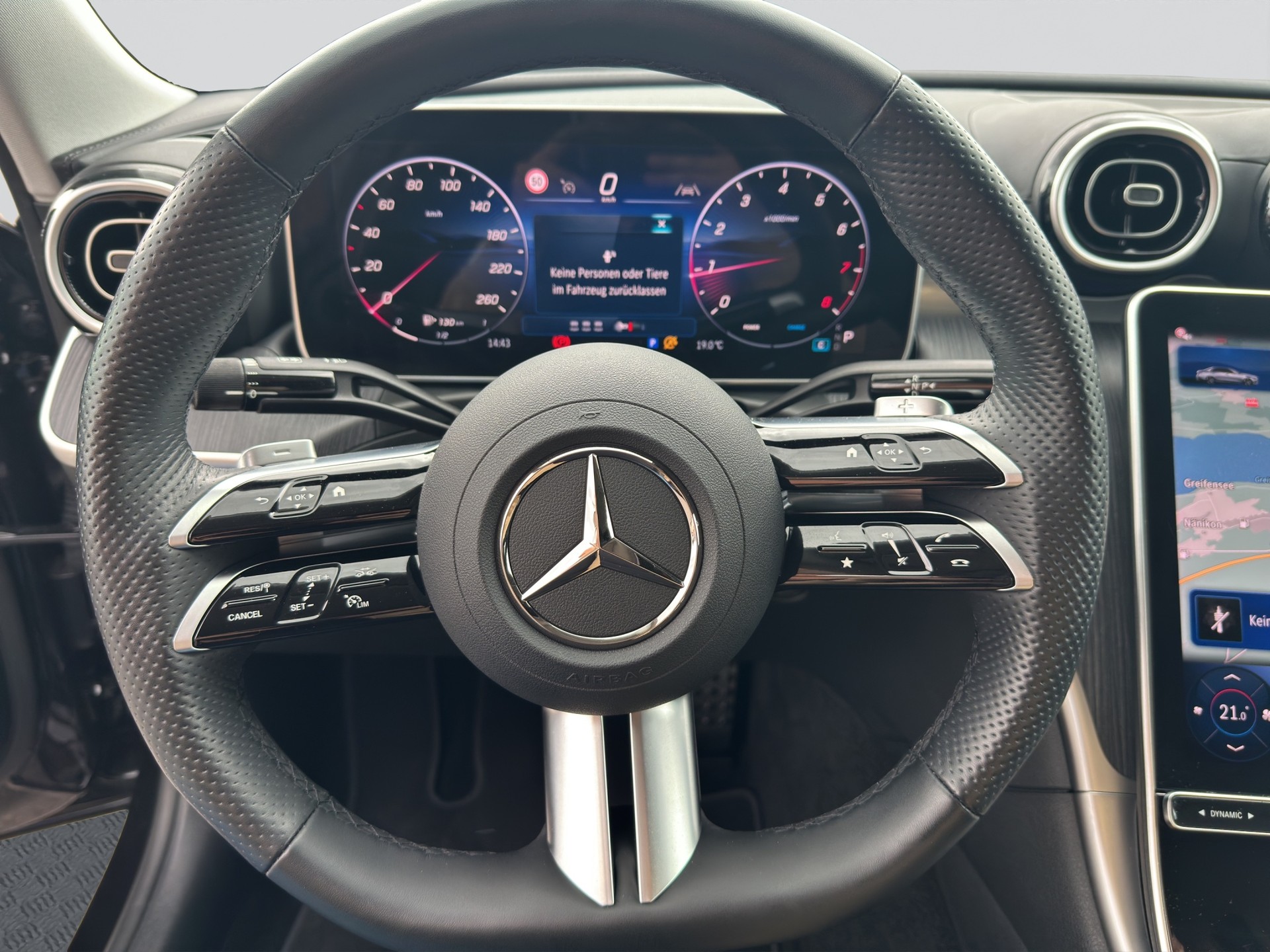 MERCEDES-BENZ C 180 AMG Line Night-image-10