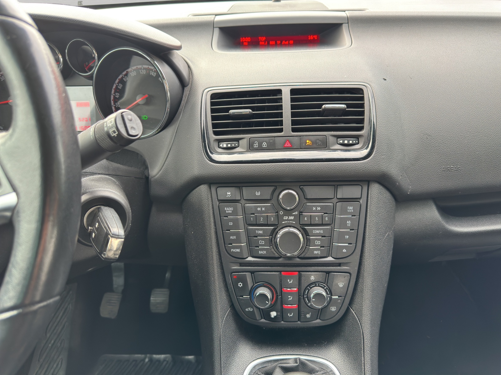 OPEL Meriva 1.4 Turbo Cosmo-image-14