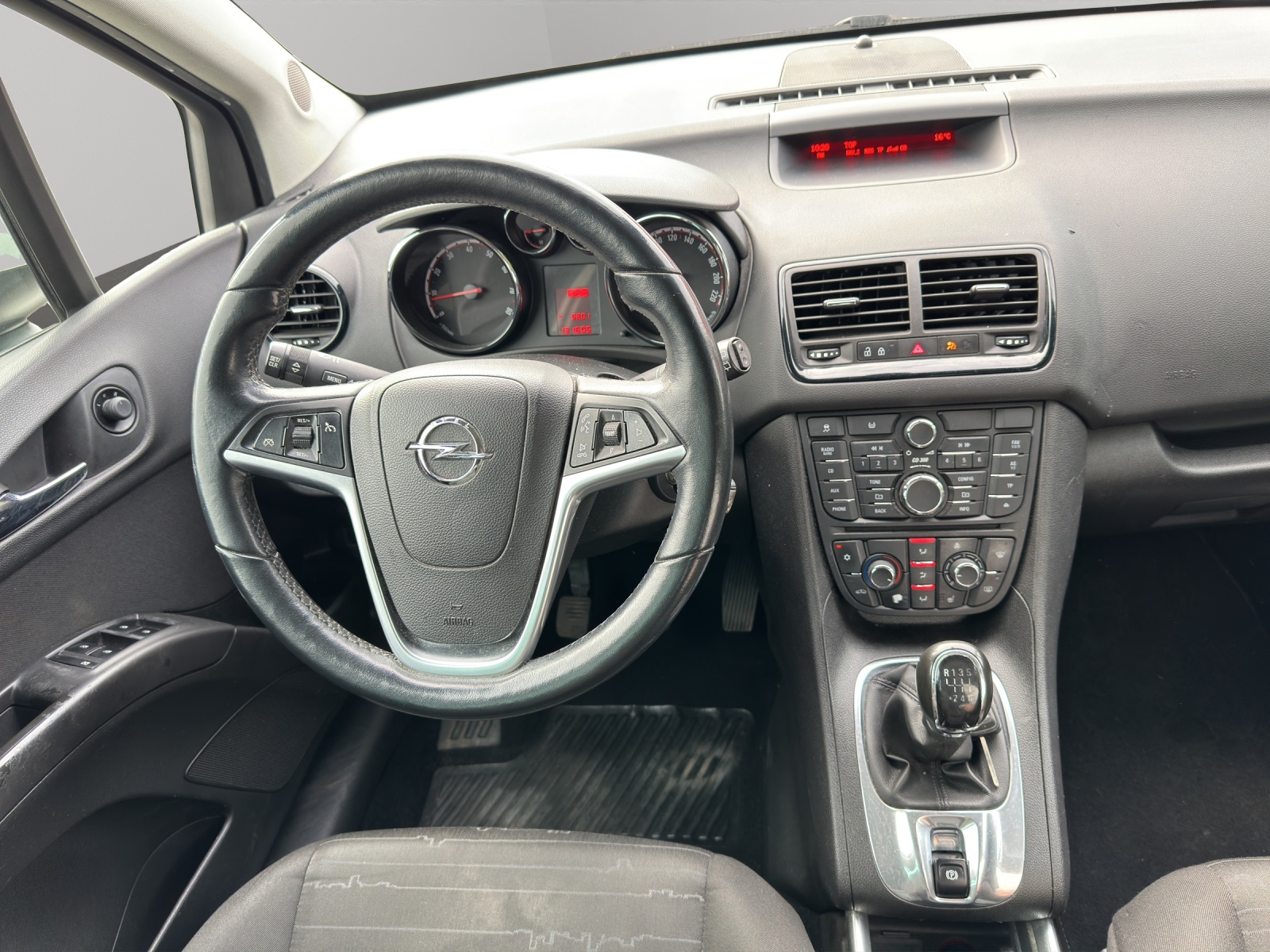 OPEL Meriva 1.4 Turbo Cosmo-image-9
