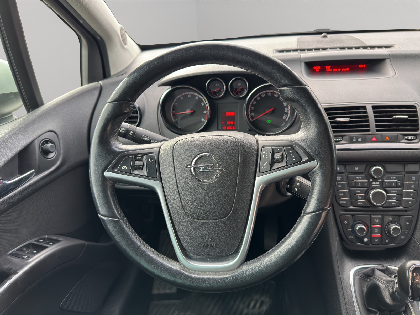 OPEL Meriva 1.4 Turbo Cosmo-image-13