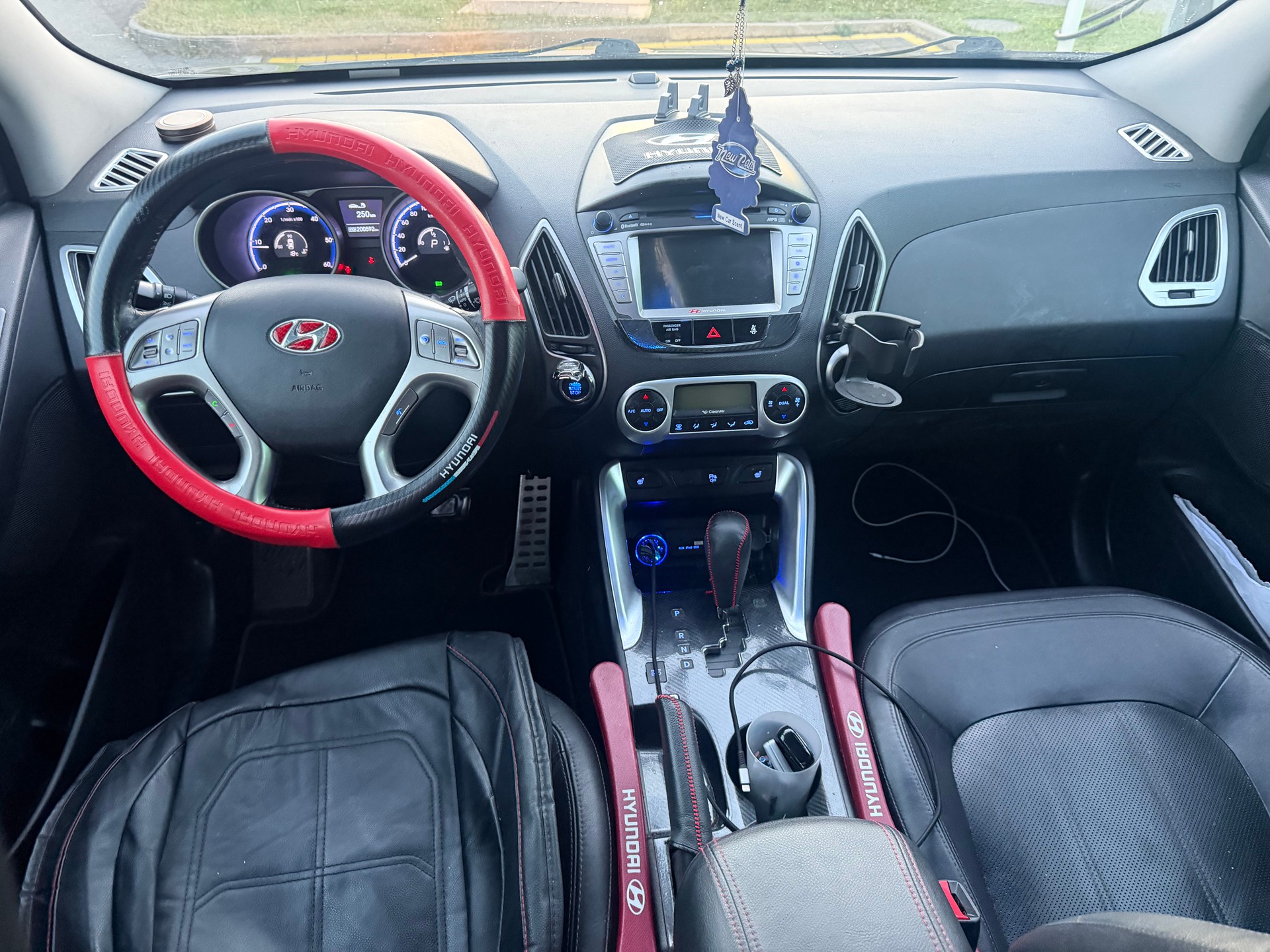 HYUNDAI iX 35 2.0 CRDi Premium 4WD Automatic-image-6