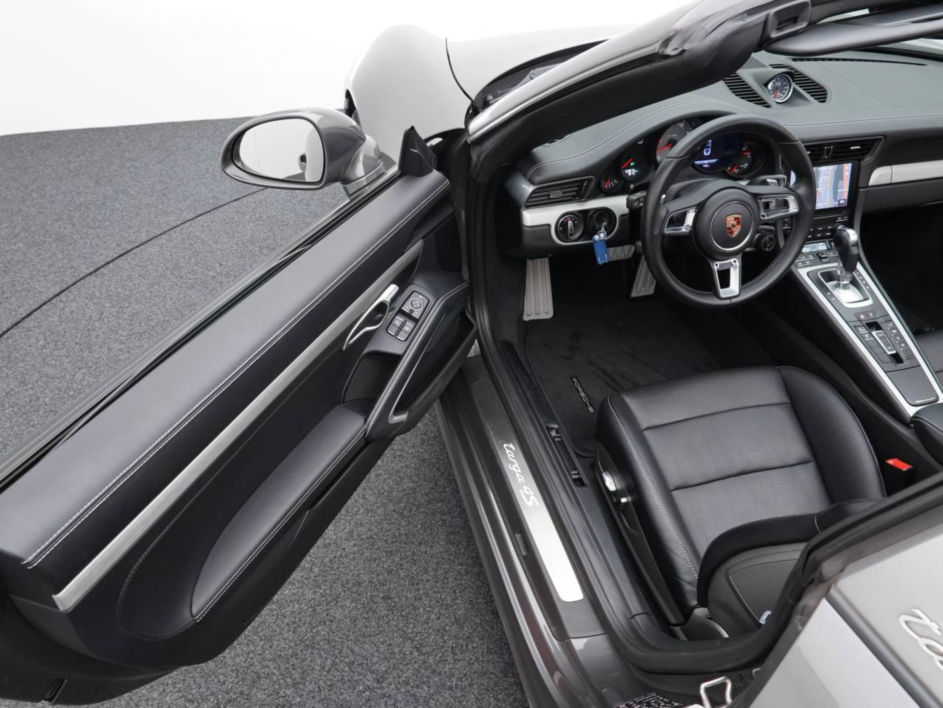 PORSCHE 911 Targa 4S-image-3