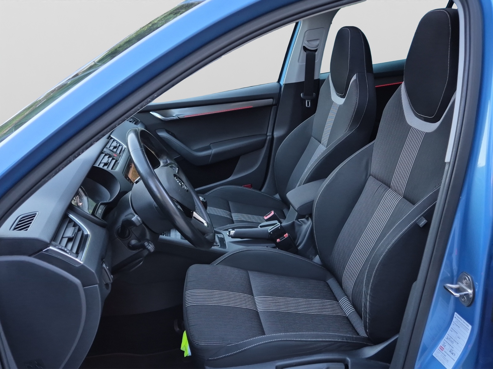 SKODA Octavia Combi 1.6 TDI Style-image-11