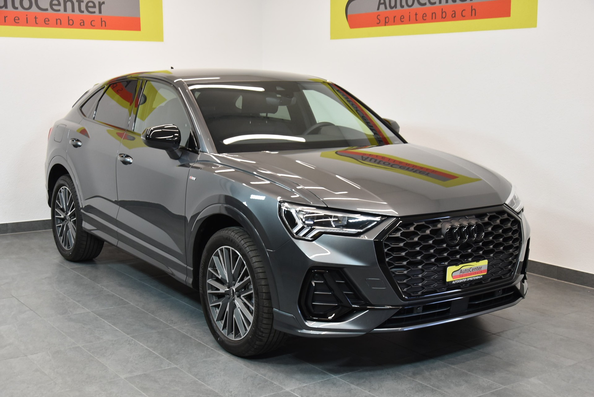AUDI Q3 Sportback 45 TFSI e S line S-tronic-image-0