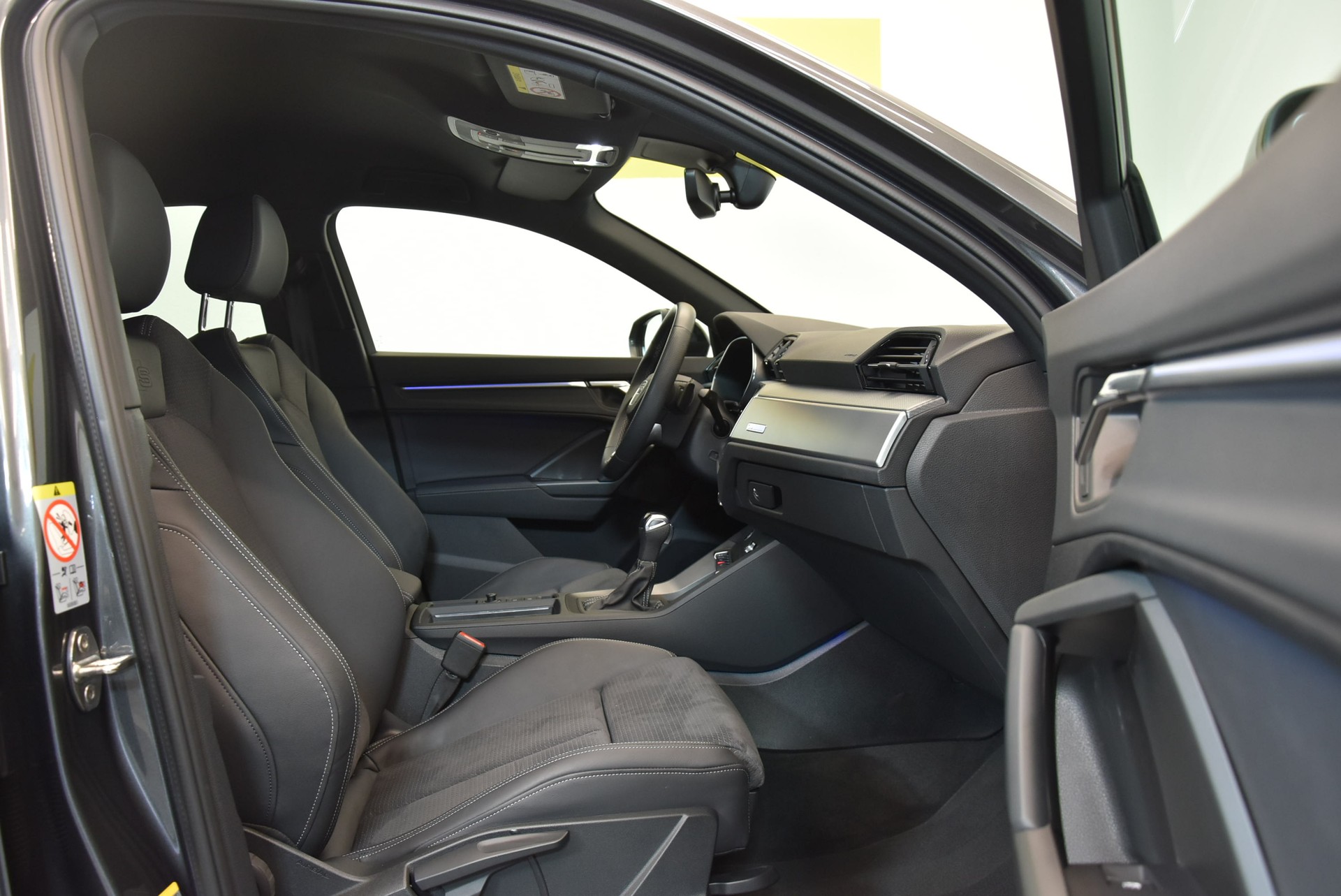 AUDI Q3 Sportback 45 TFSI e S line S-tronic-image-3
