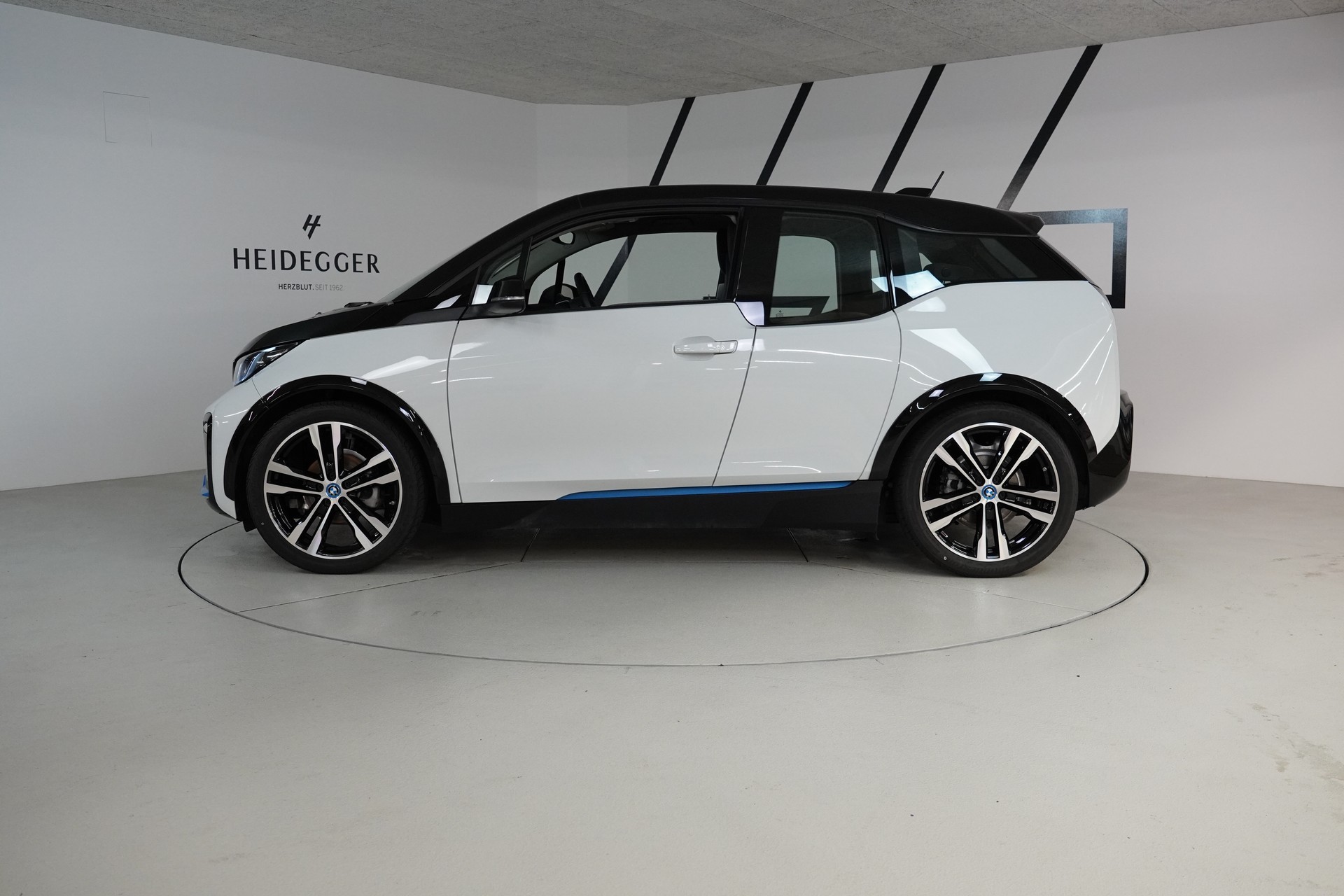 BMW i3s (120Ah) Fleet Edition-image-3