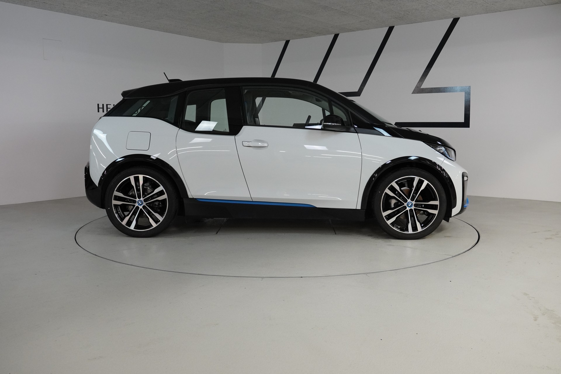 BMW i3s (120Ah) Fleet Edition-image-7