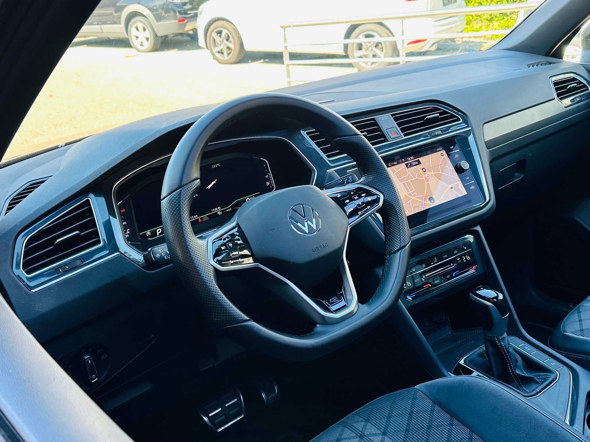 VW Tiguan 1.5TSI RLINE-image-16