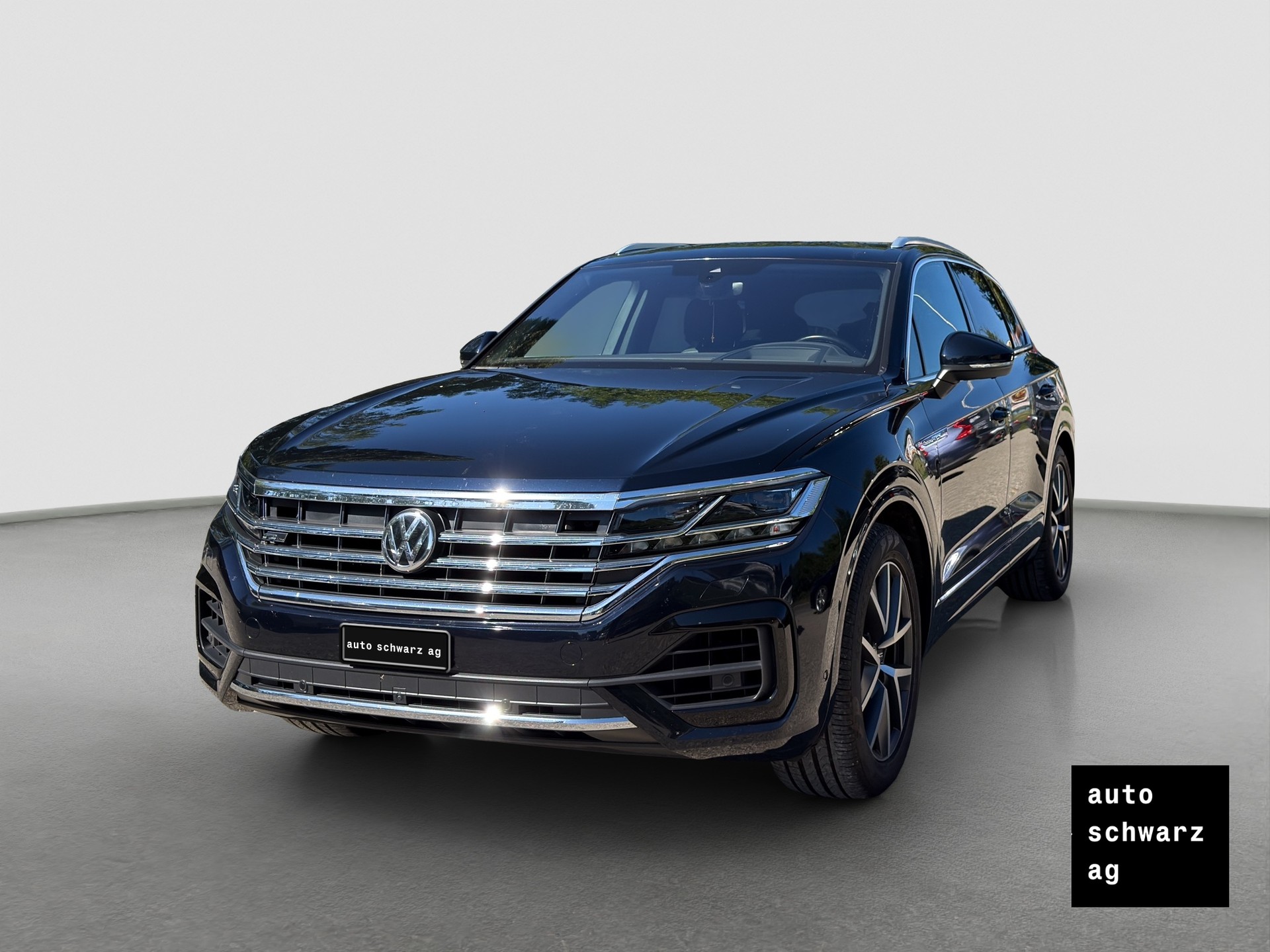 VW Touareg 3.0 TDI R Line Tiptronic-image-0