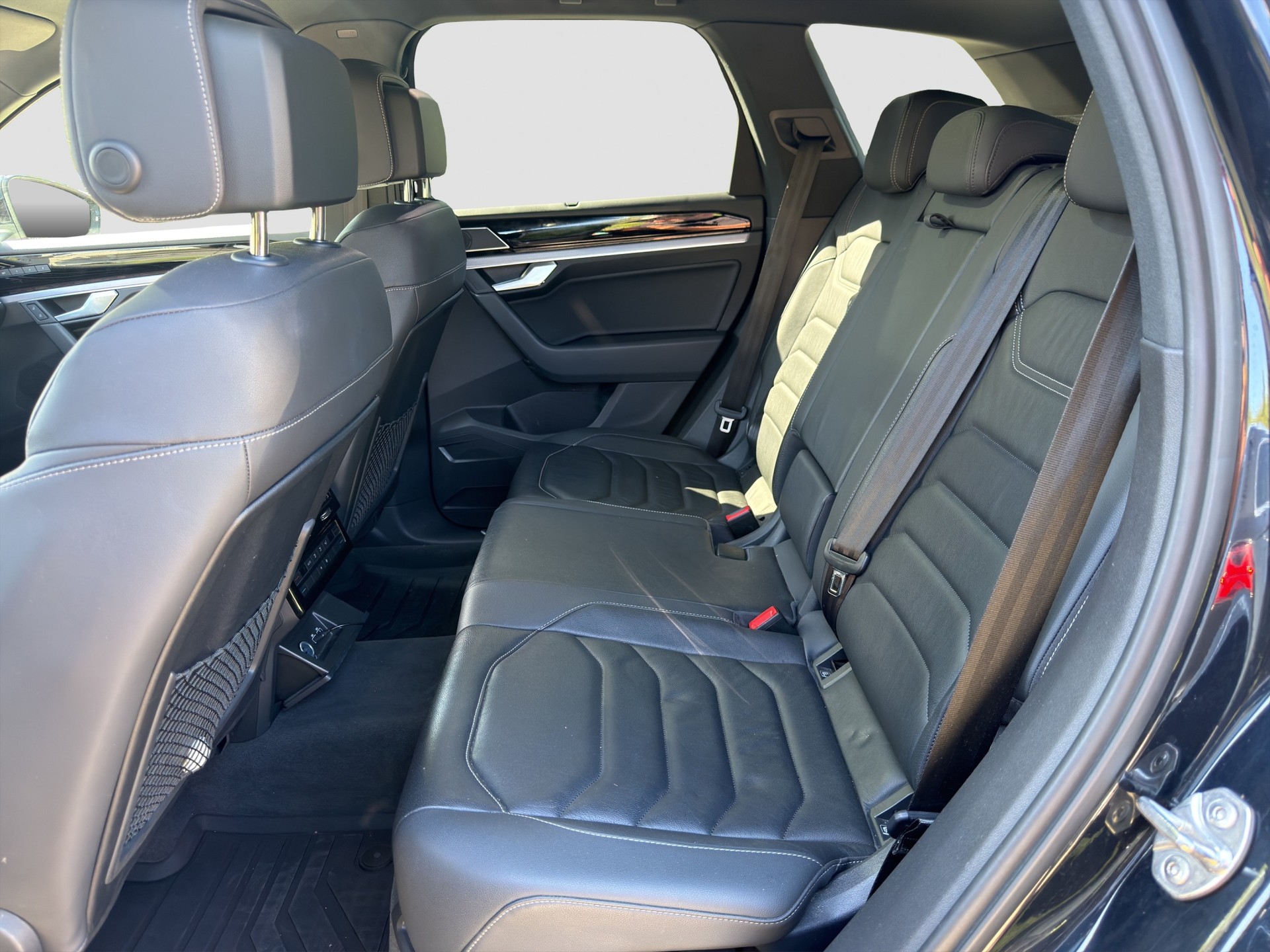 VW Touareg 3.0 TDI R Line Tiptronic-image-9