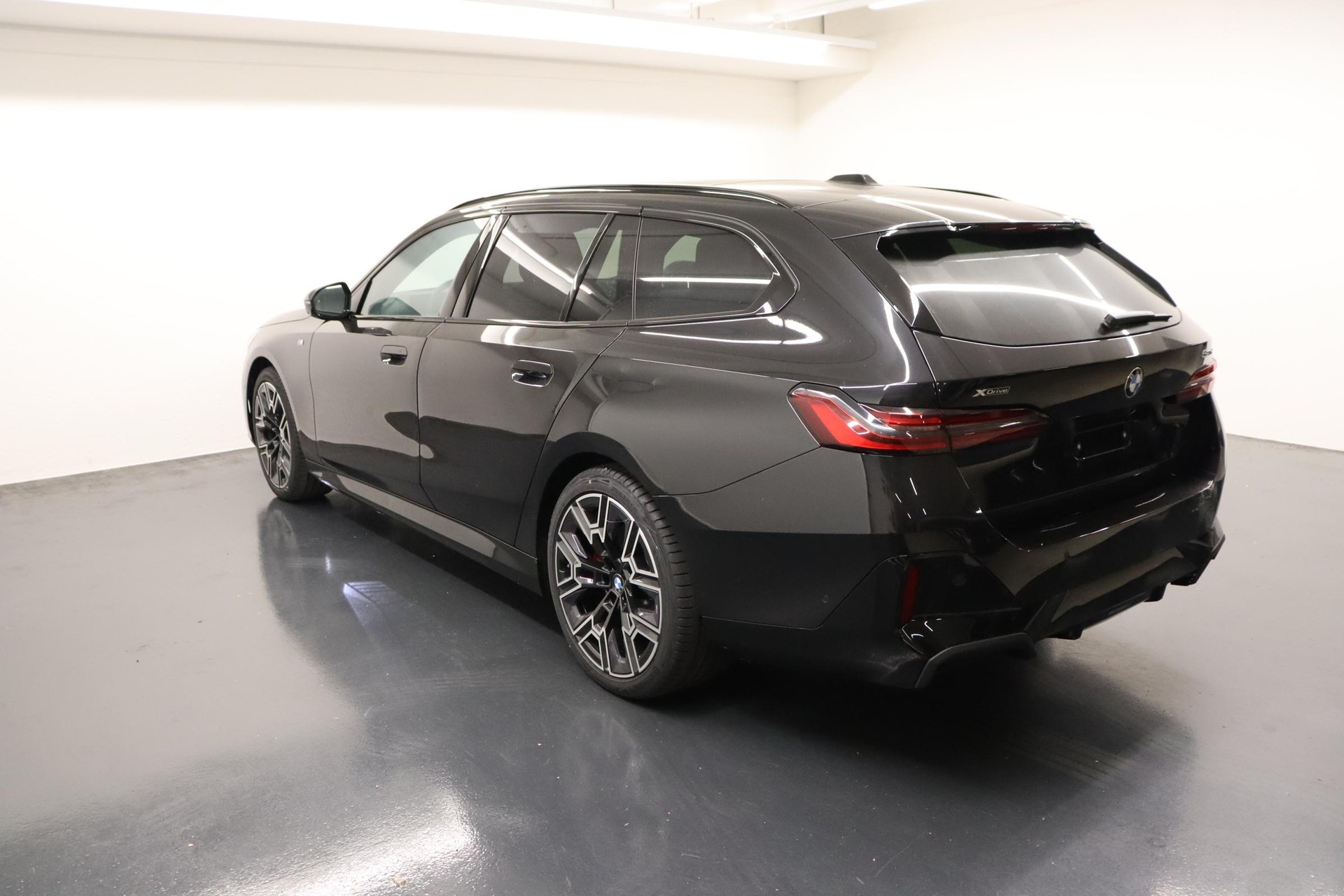 BMW 520d xDrive Touring-image-1