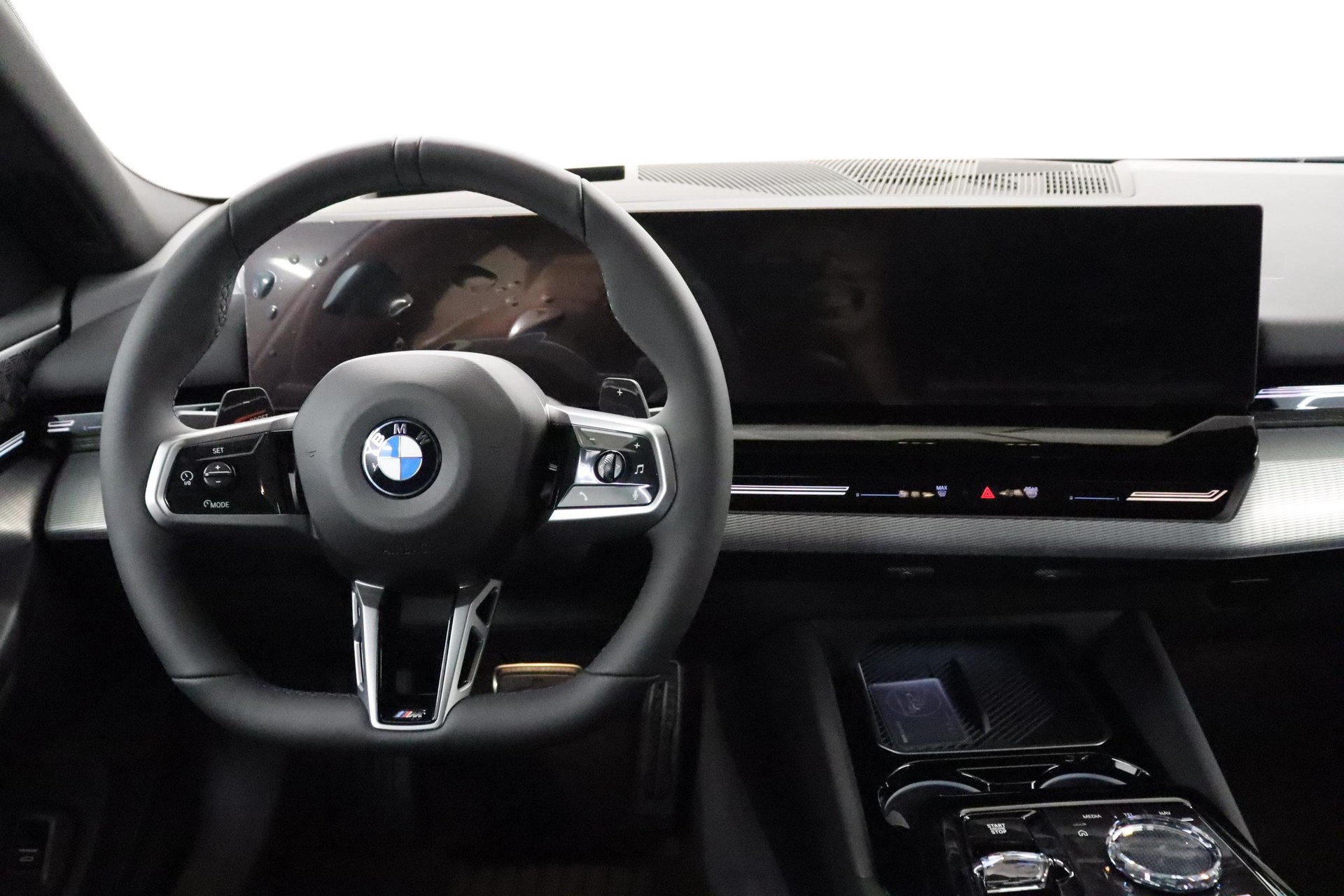 BMW 520d xDrive Touring-image-8