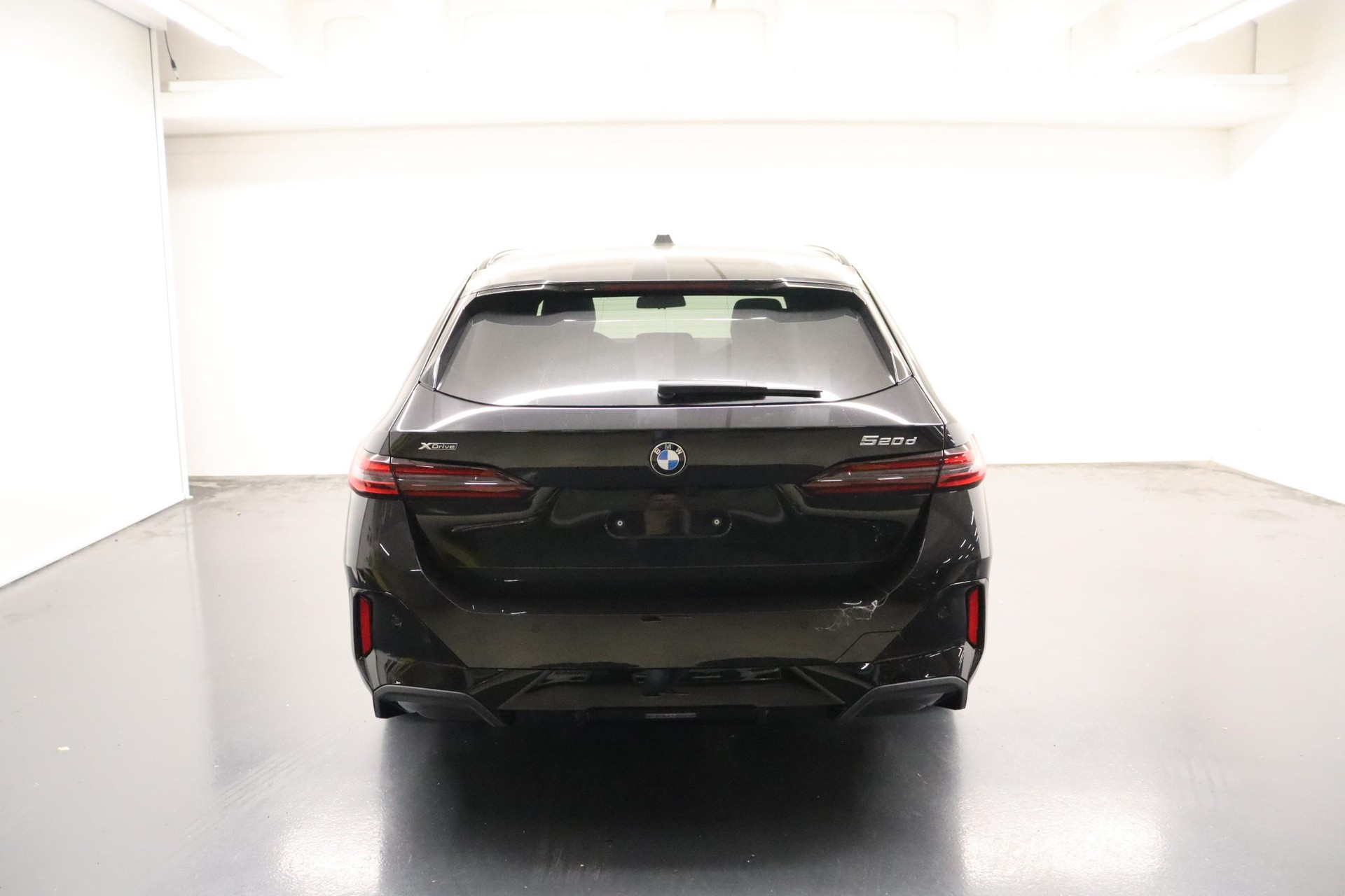 BMW 520d xDrive Touring-image-2