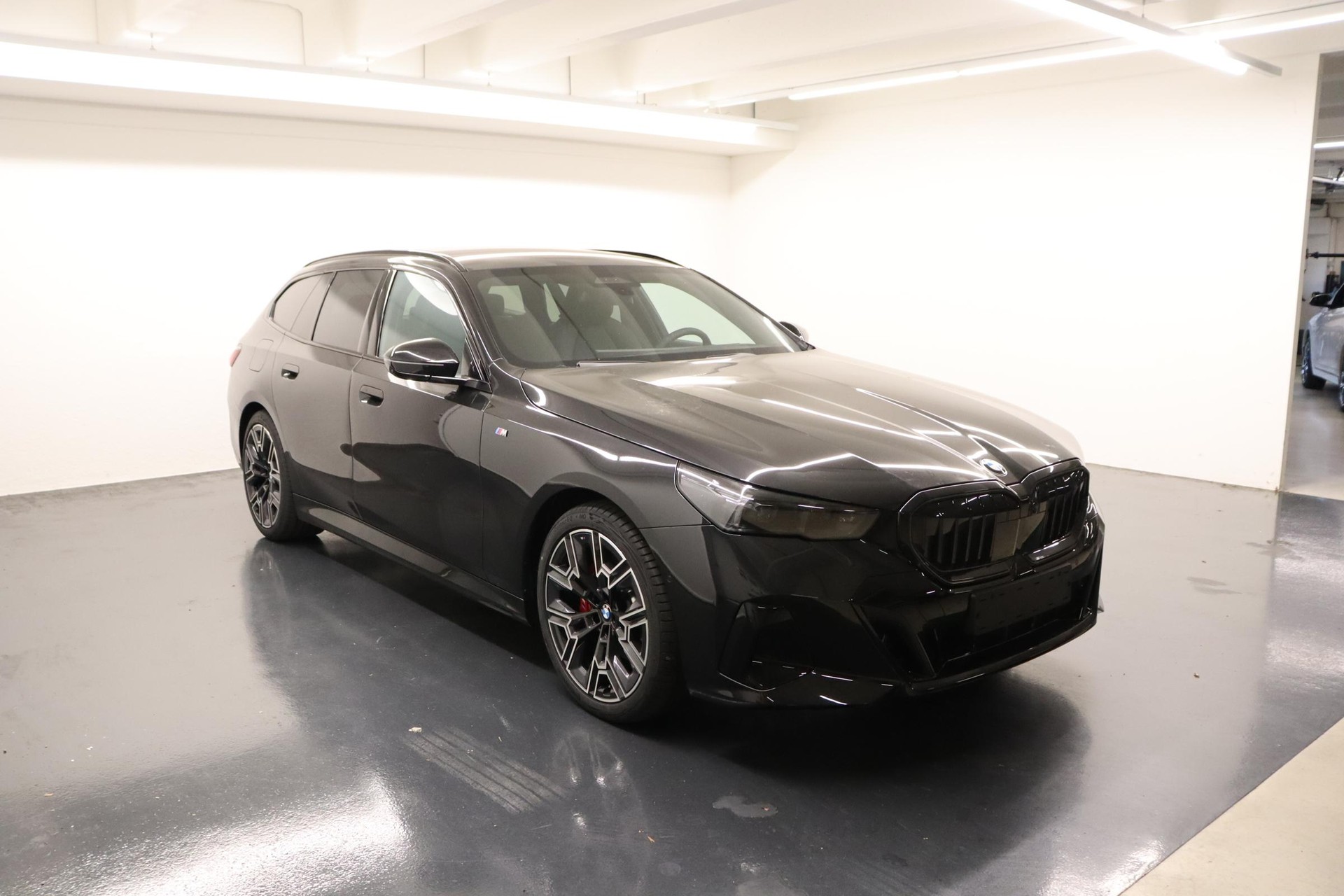 BMW 520d xDrive Touring-image-4