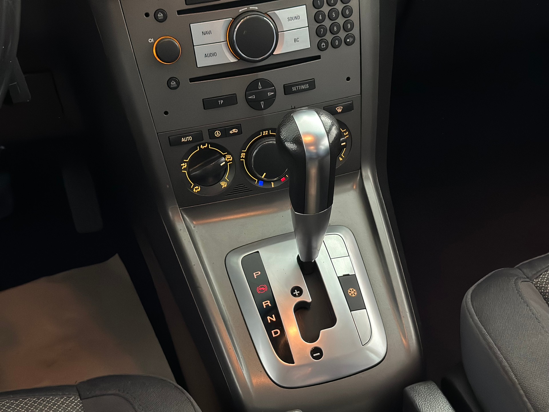 OPEL Antara 2.0 CDTi Enjoy 4WD Automatic-image-9