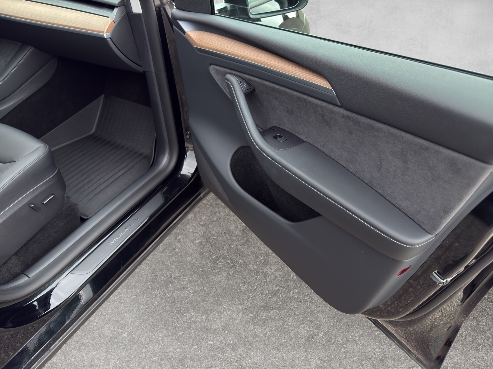 TESLA Performance D-image-18