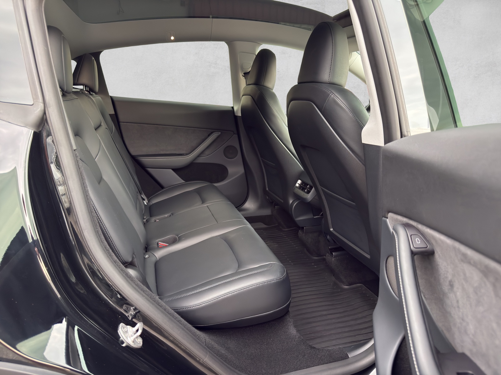 TESLA Performance D-image-19