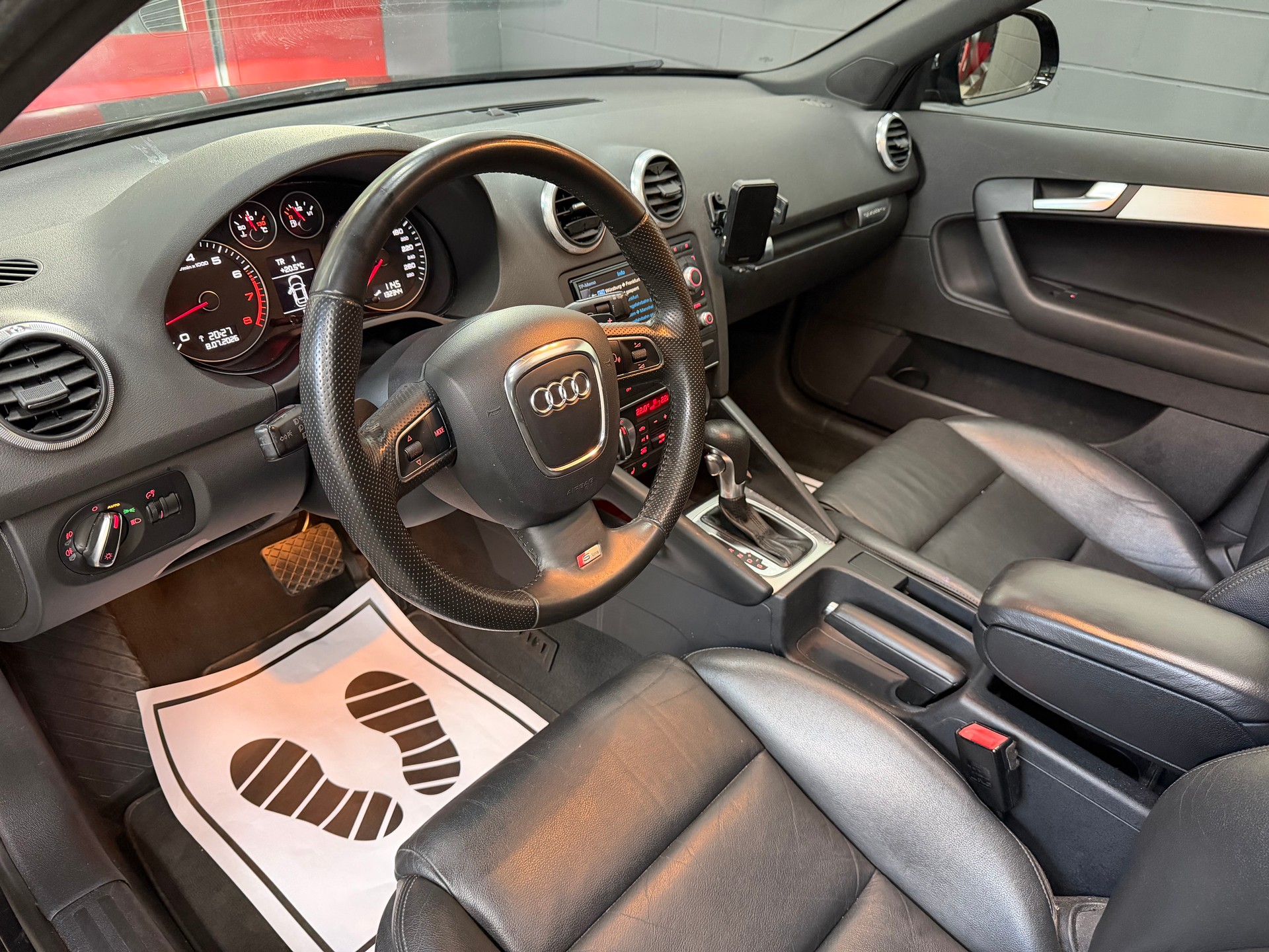 AUDI A3 Sportback 2.0 TFSI Ambition quattro S-tronic-image-10