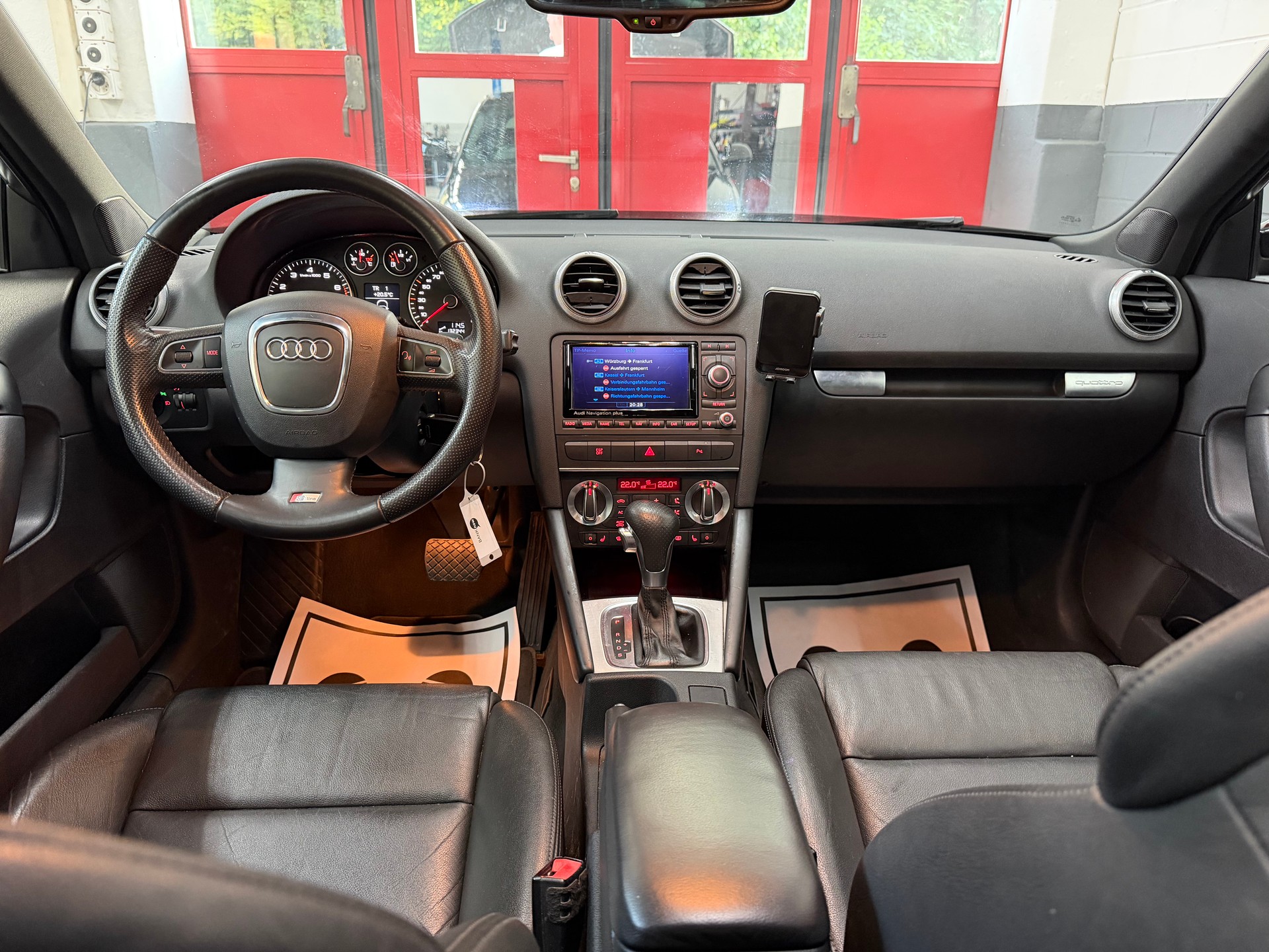 AUDI A3 Sportback 2.0 TFSI Ambition quattro S-tronic-image-11