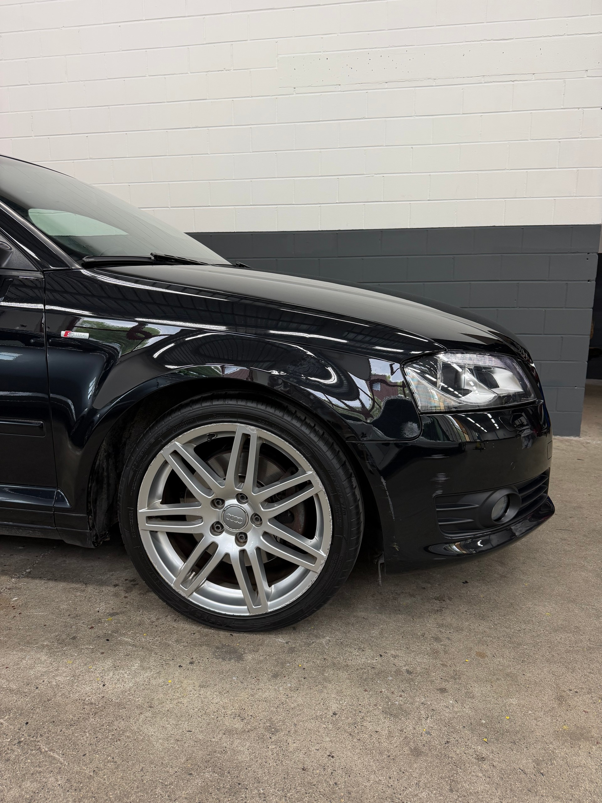AUDI A3 Sportback 2.0 TFSI Ambition quattro S-tronic-image-3