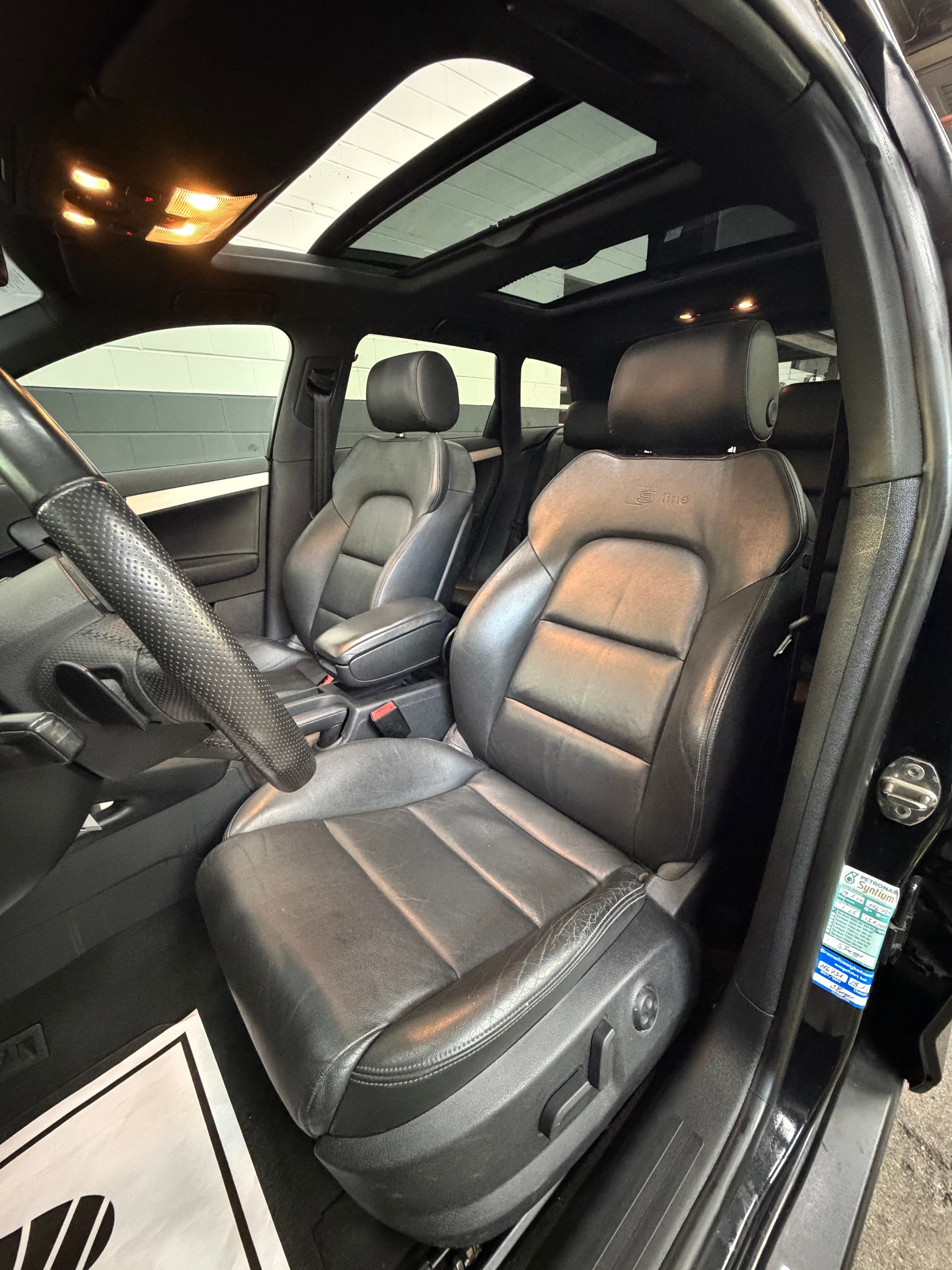 AUDI A3 Sportback 2.0 TFSI Ambition quattro S-tronic-image-13