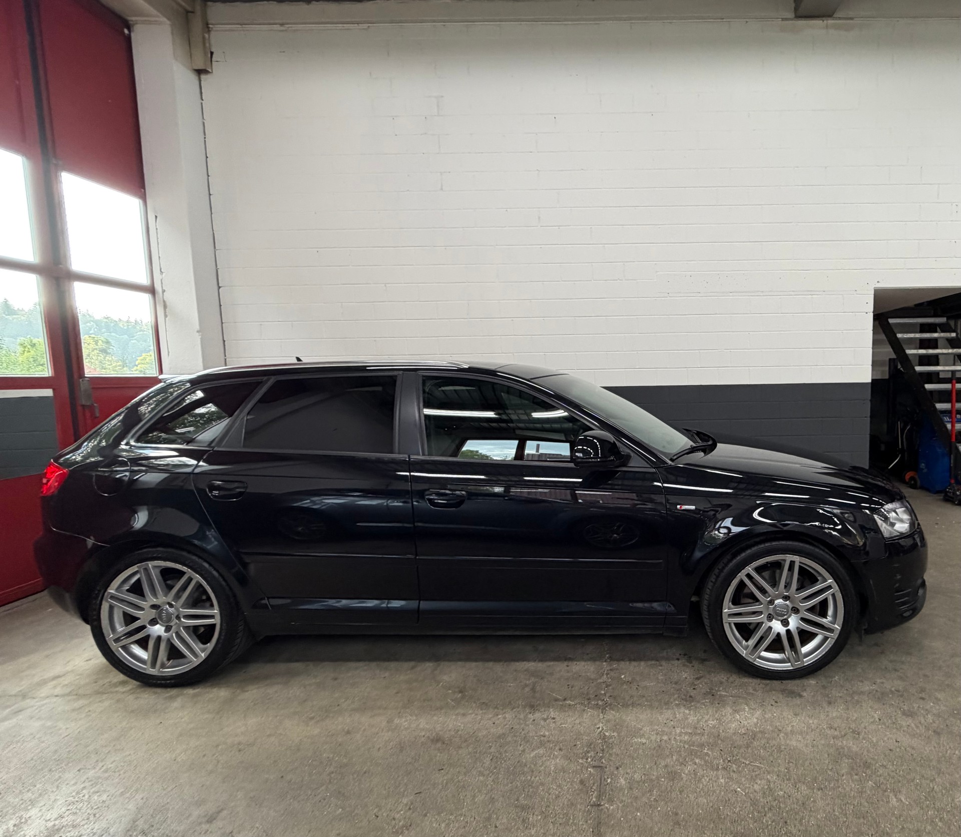AUDI A3 Sportback 2.0 TFSI Ambition quattro S-tronic-image-4