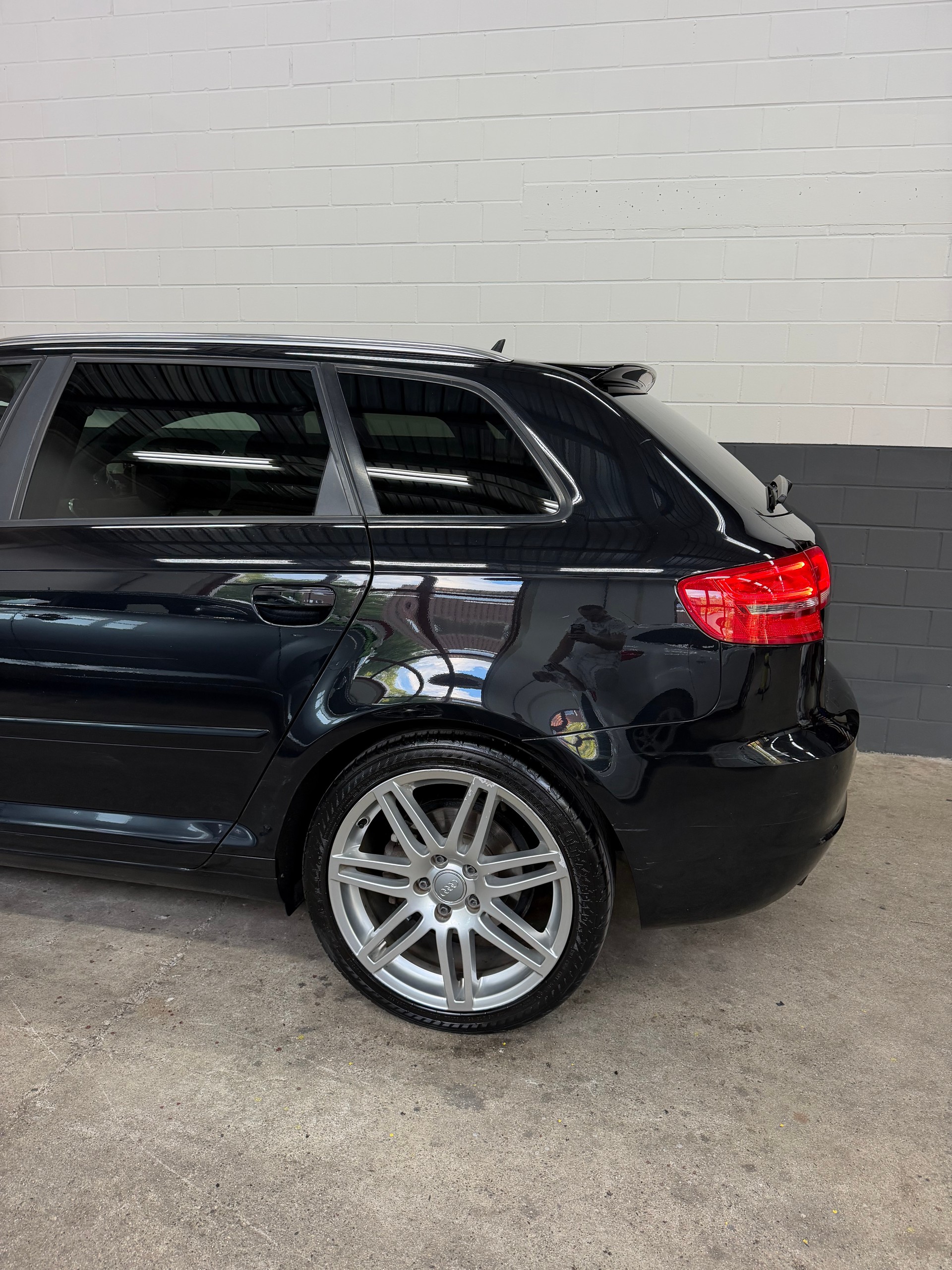 AUDI A3 Sportback 2.0 TFSI Ambition quattro S-tronic-image-8