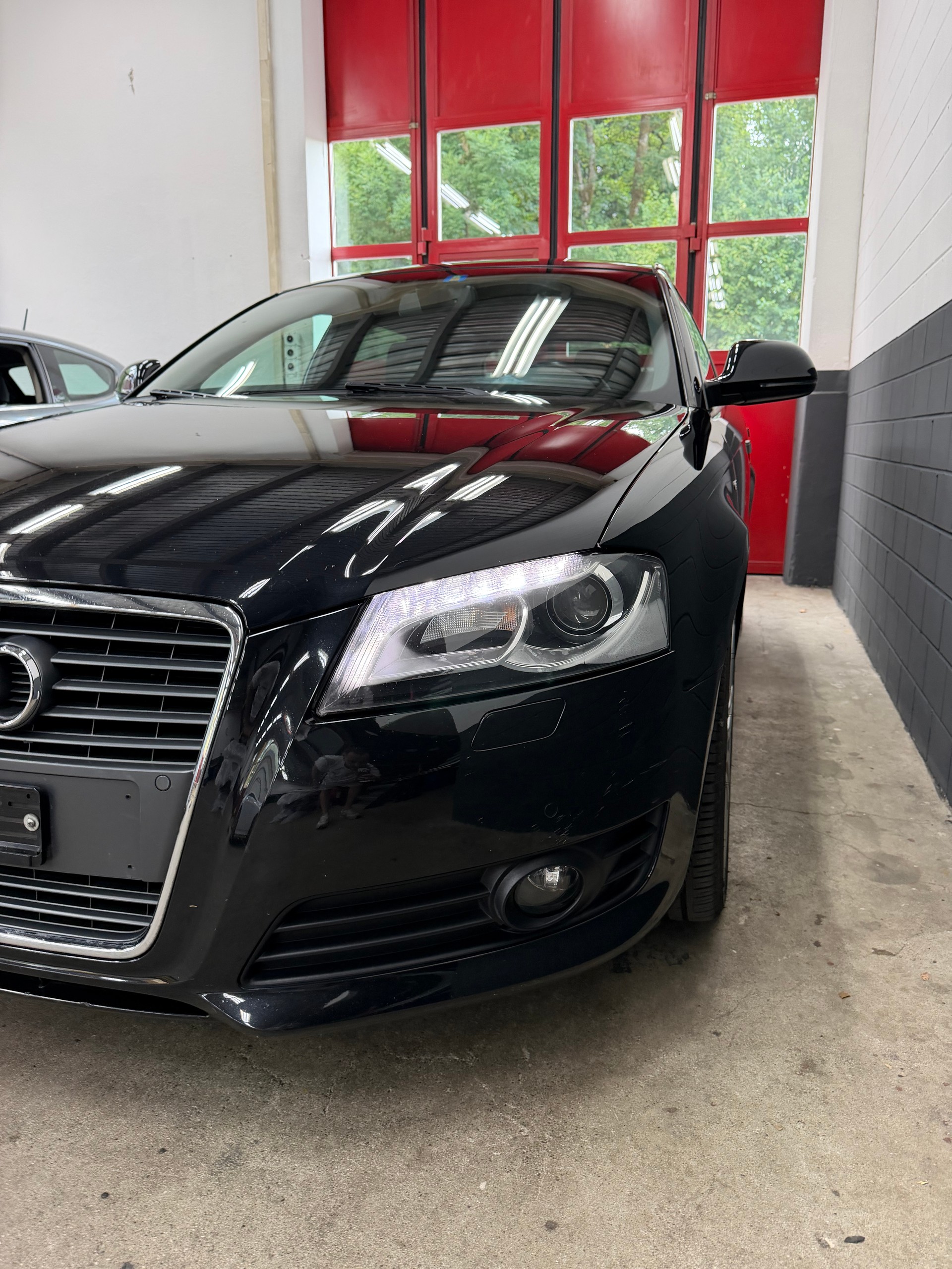 AUDI A3 Sportback 2.0 TFSI Ambition quattro S-tronic-image-2