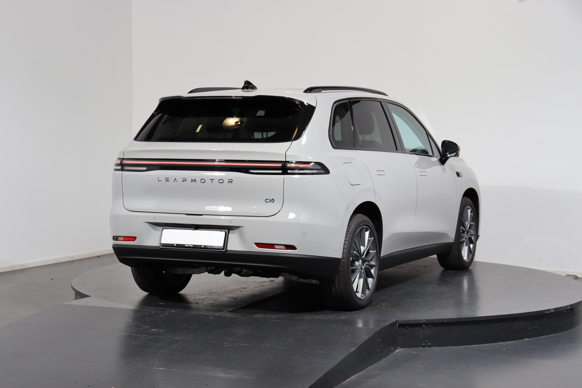 LEAPMOTOR C10 1.5 REEV Design-image-2