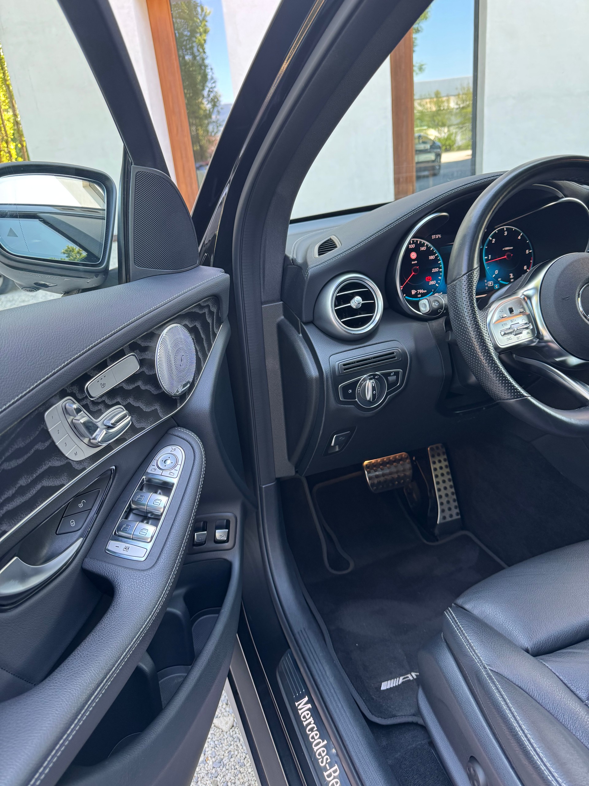 MERCEDES-BENZ Mercedes GLC Coupé 300d 4MATIC AMG | Vollausstattung | Burmester | 360° | 1.Hand-image-5