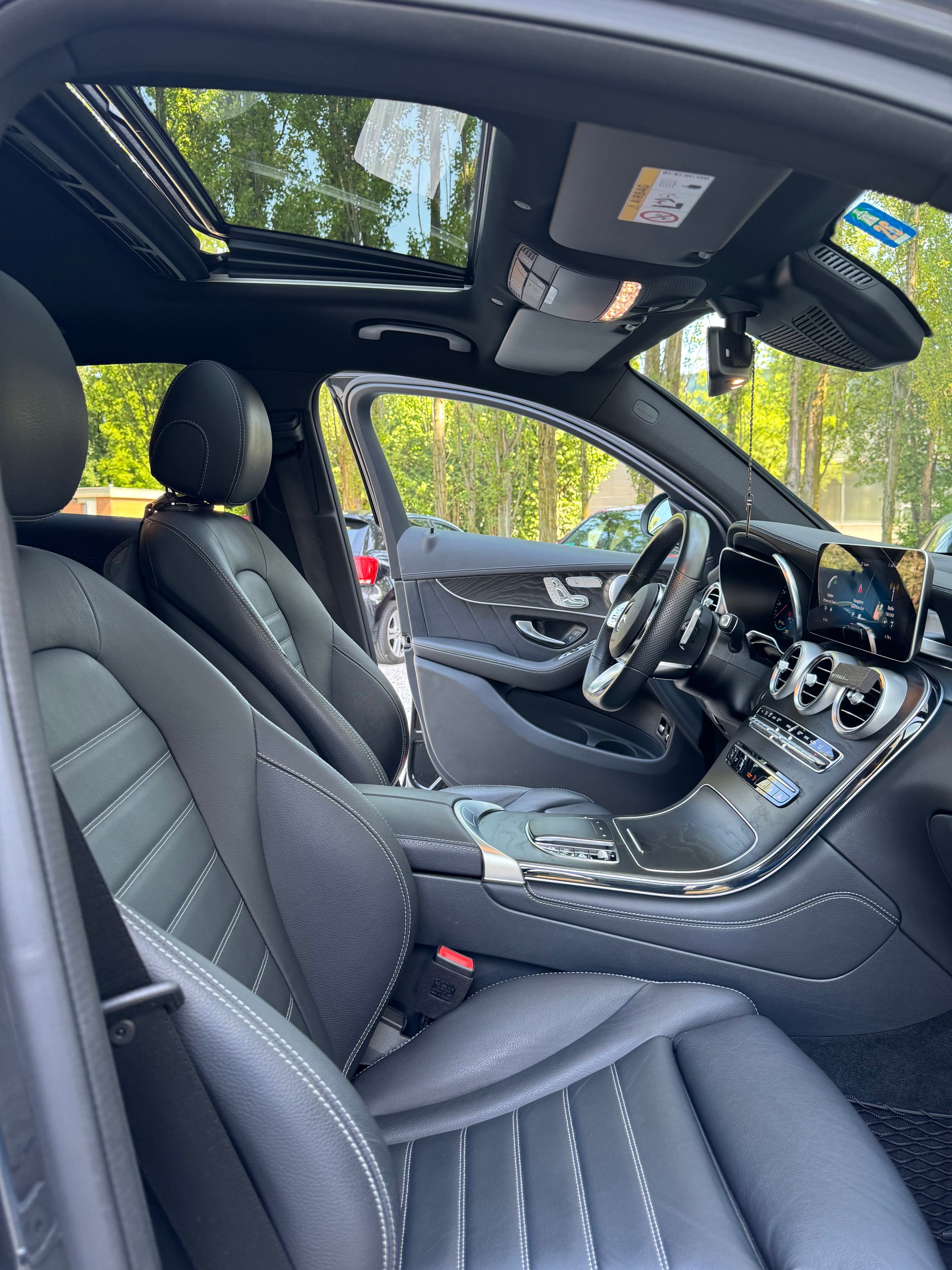 MERCEDES-BENZ Mercedes GLC Coupé 300d 4MATIC AMG | Vollausstattung | Burmester | 360° | 1.Hand-image-4