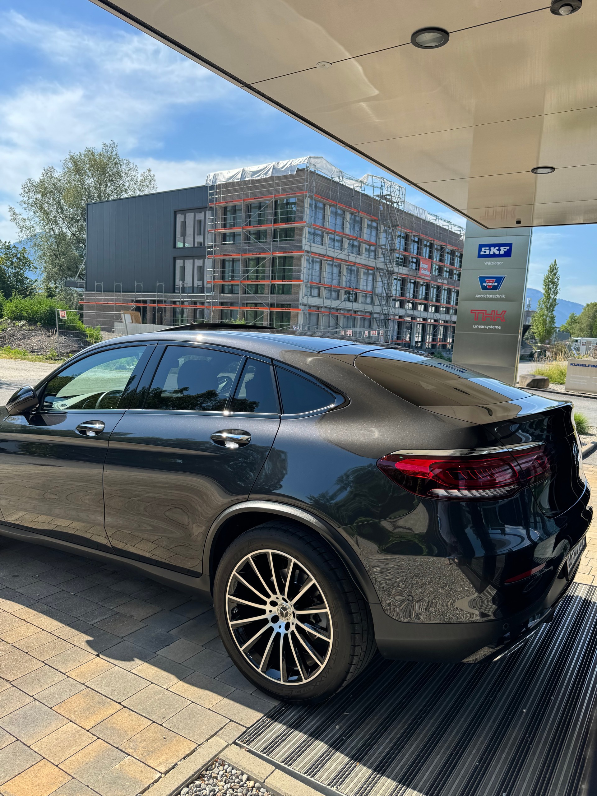 MERCEDES-BENZ Mercedes GLC Coupé 300d 4MATIC AMG | Vollausstattung | Burmester | 360° | 1.Hand-image-2