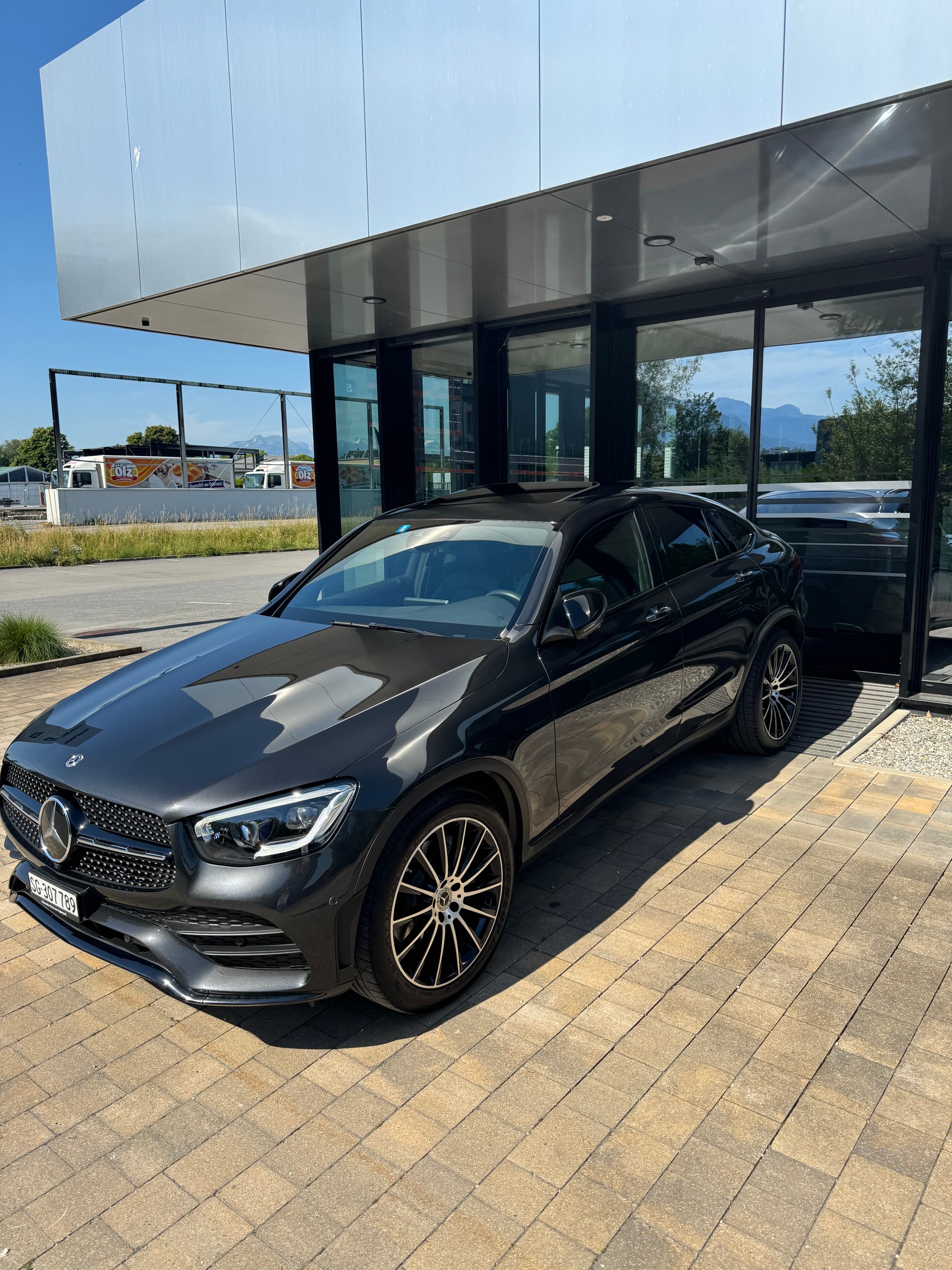MERCEDES-BENZ Mercedes GLC Coupé 300d 4MATIC AMG | Vollausstattung | Burmester | 360° | 1.Hand-image-0