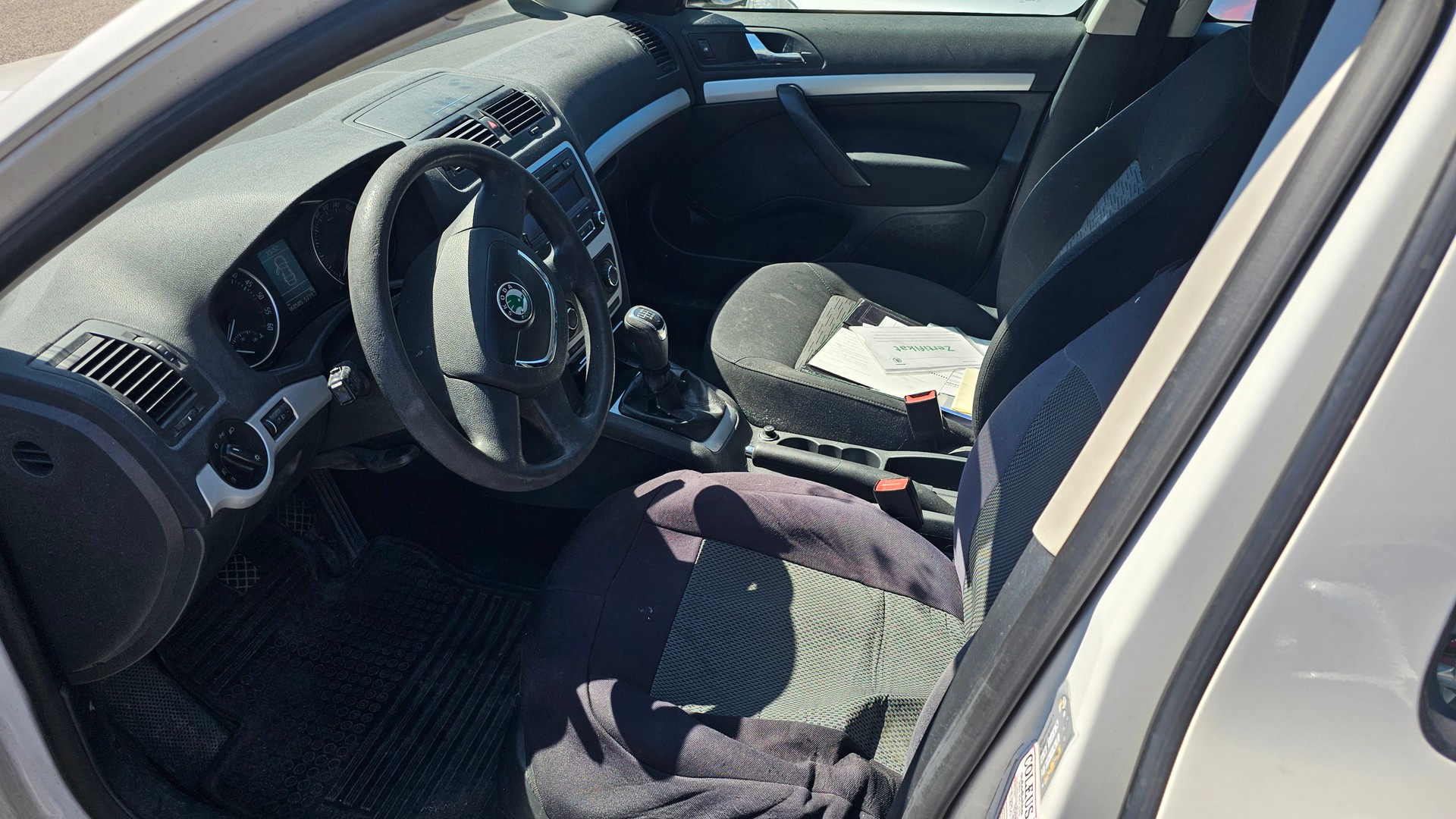 SKODA Octavia Combi 2.0 TDI Ambiente-image-5