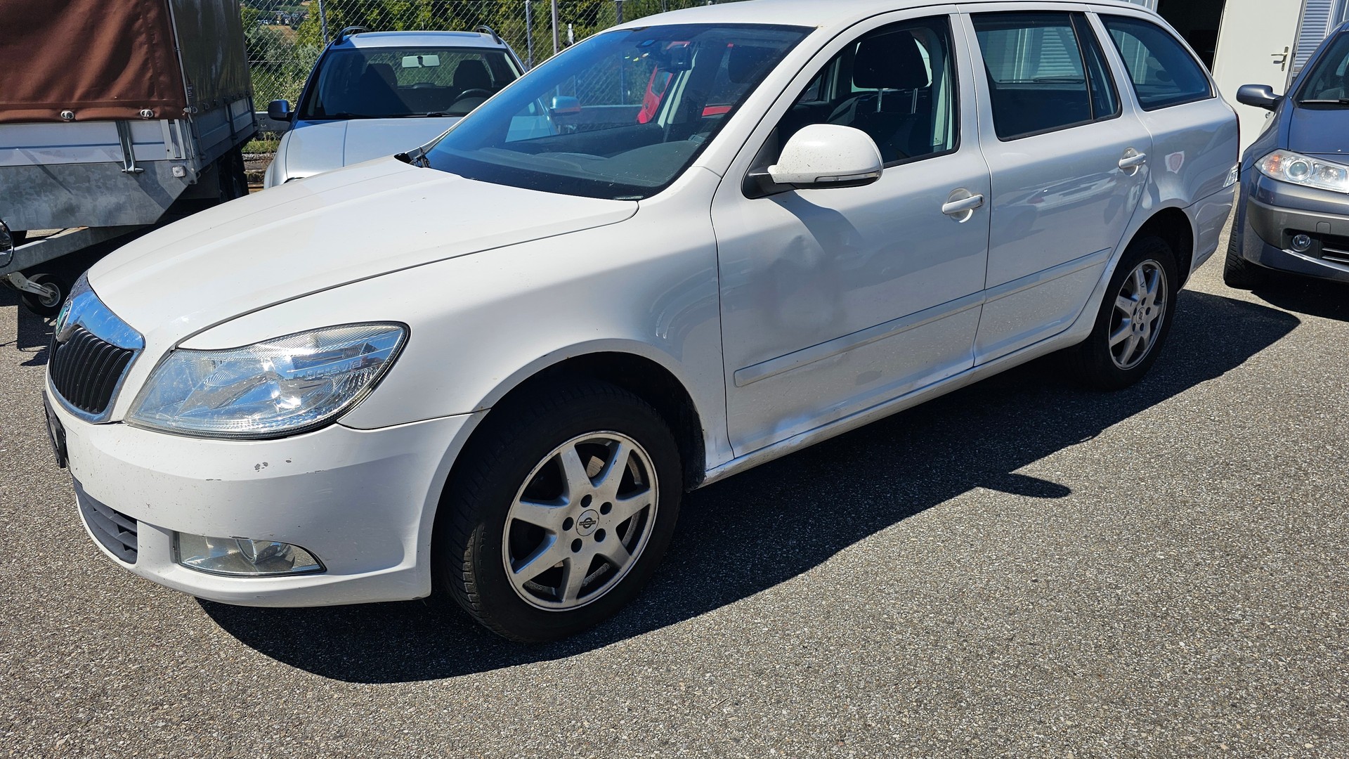 SKODA Octavia Combi 2.0 TDI Ambiente-image-0