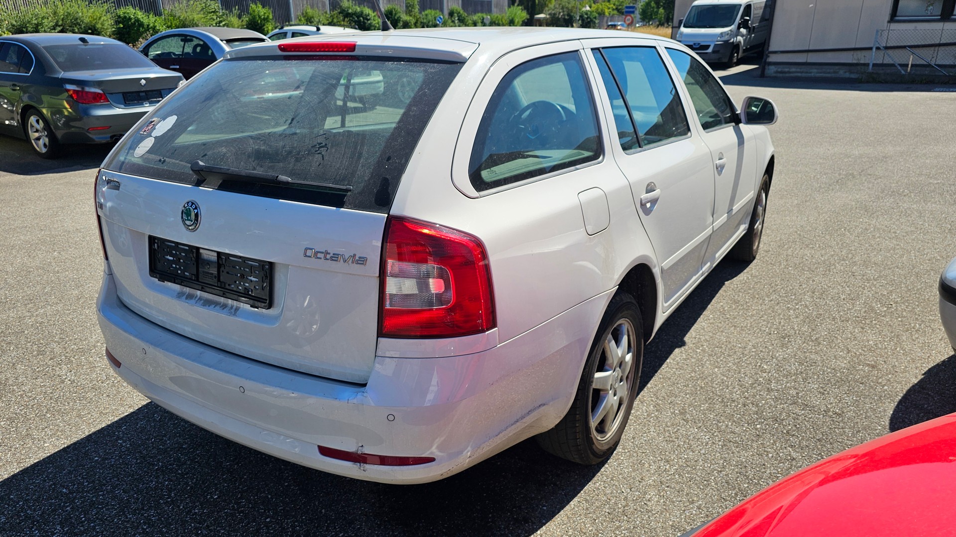 SKODA Octavia Combi 2.0 TDI Ambiente-image-3