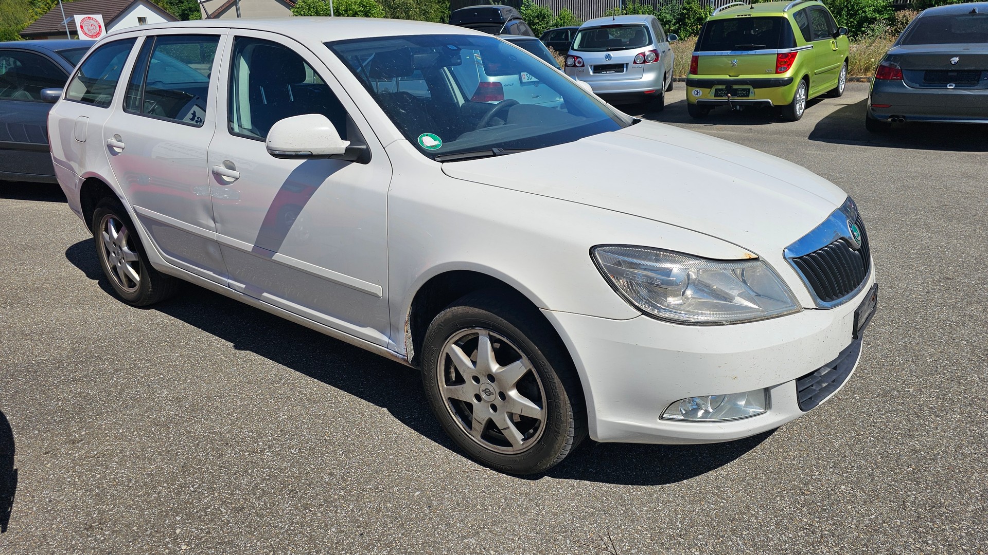 SKODA Octavia Combi 2.0 TDI Ambiente-image-2